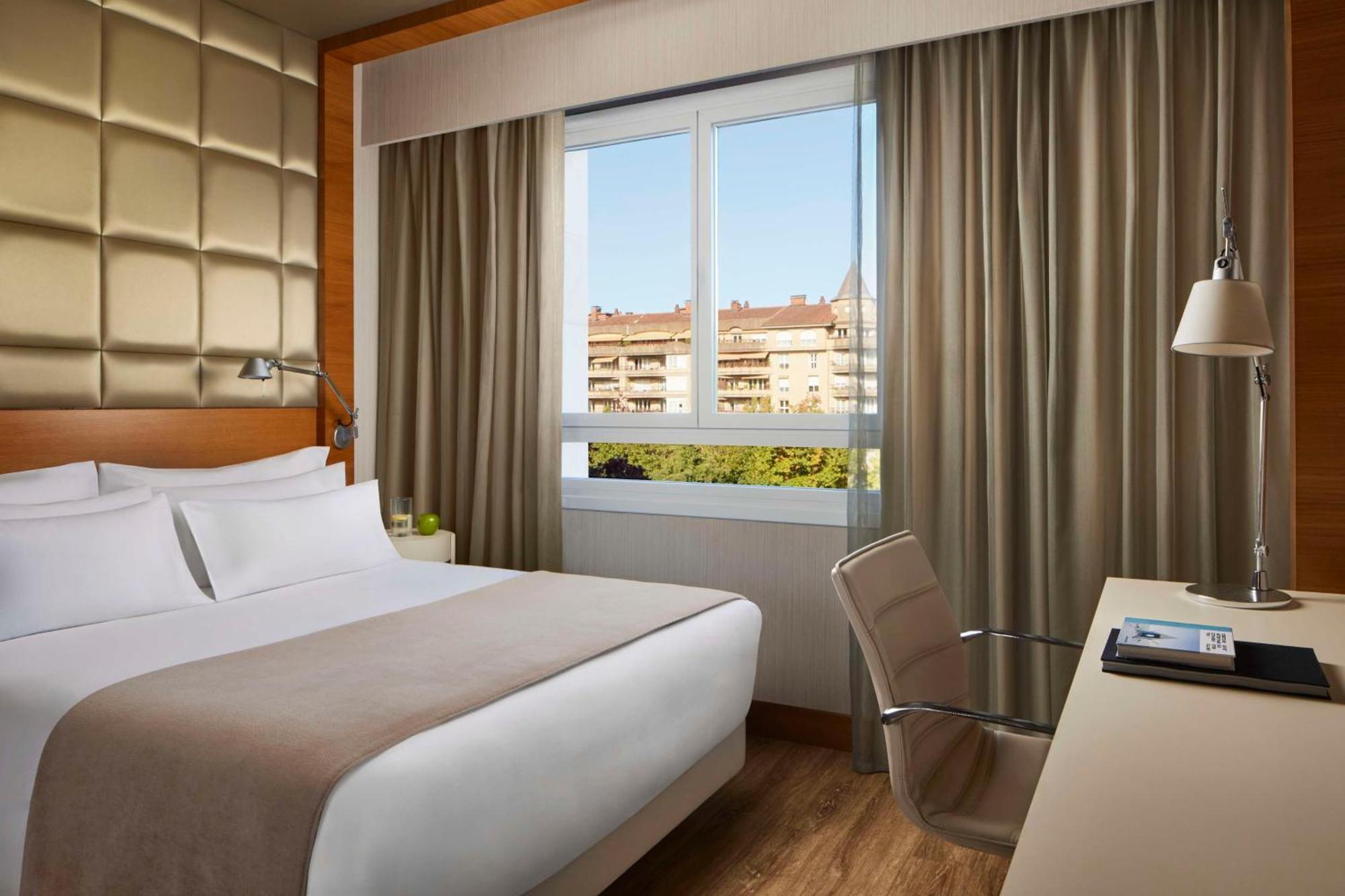 Family Adjoining Room with Extra Bed (4 Adults + 2 Children)
