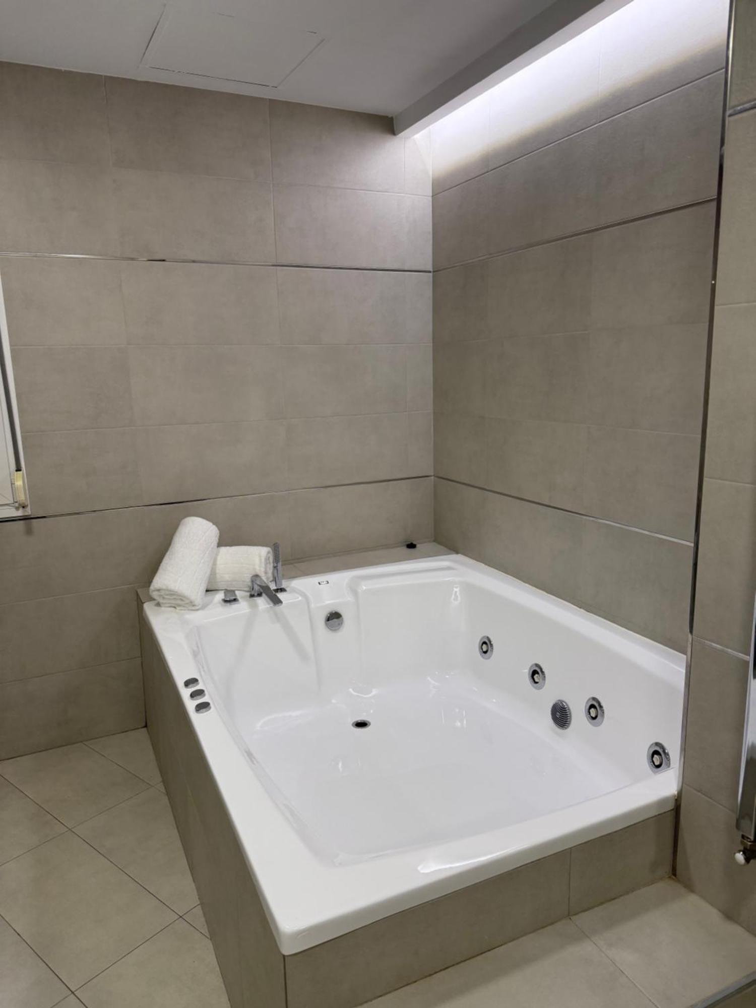 Suite Spa Bath & Spa Access