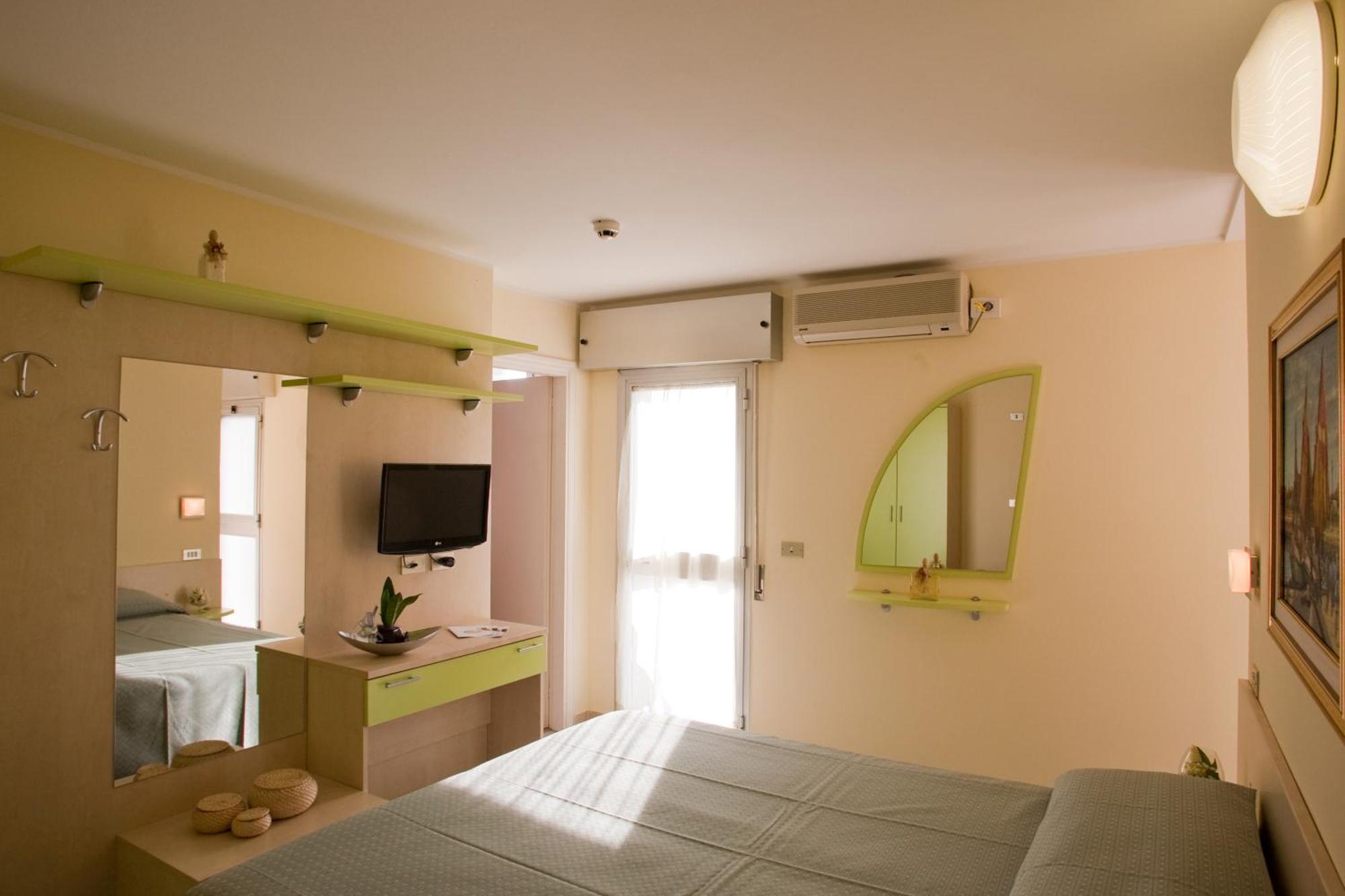 Deluxe Triple Room Sea View