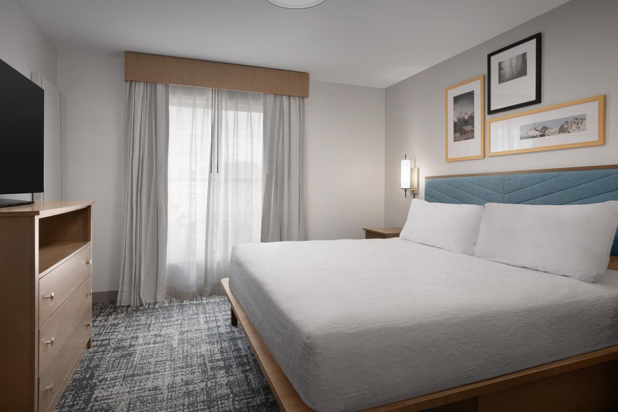 One-Bedroom King Suite Non-Smoking