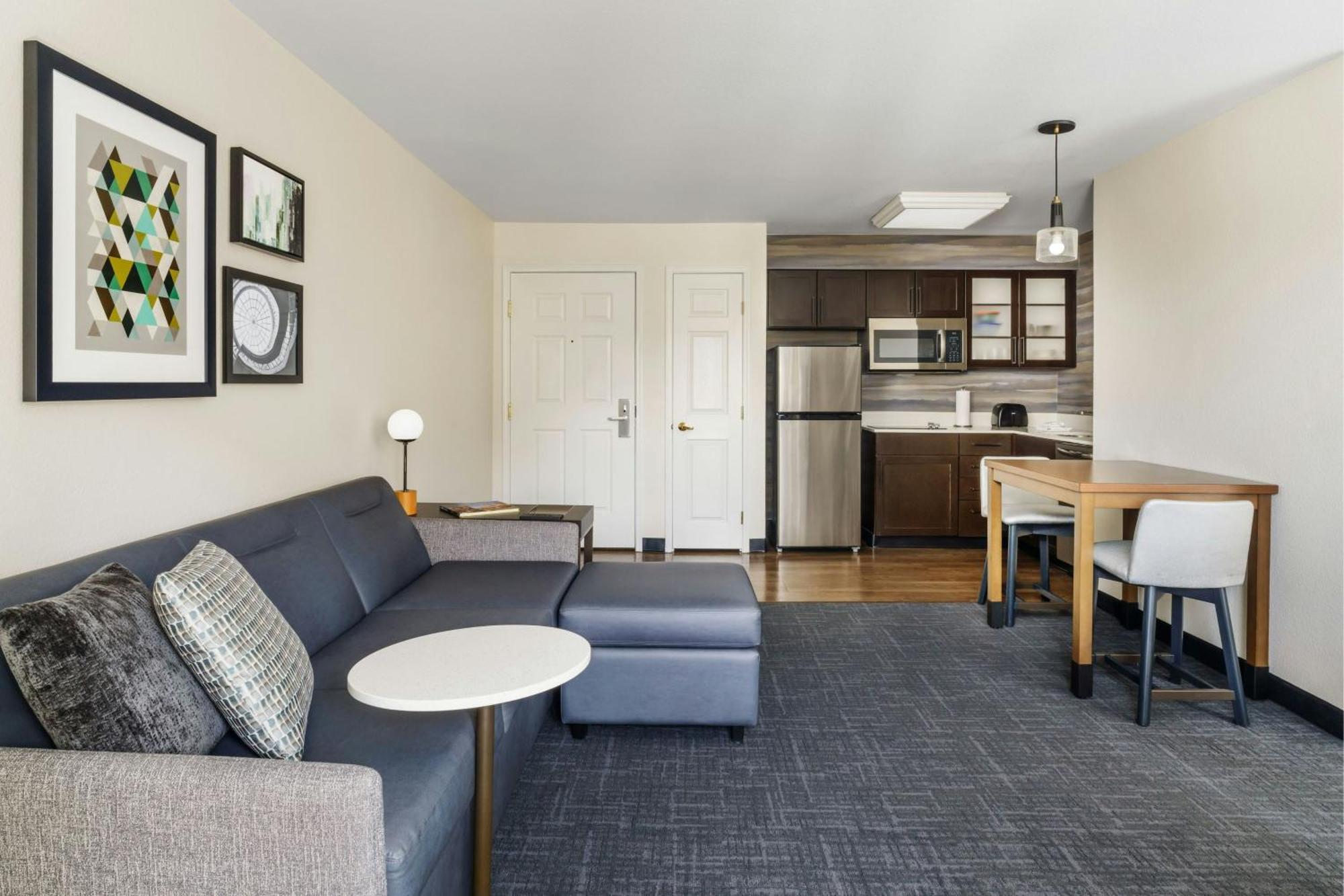 One-Bedroom Queen Suite Sofa Bed