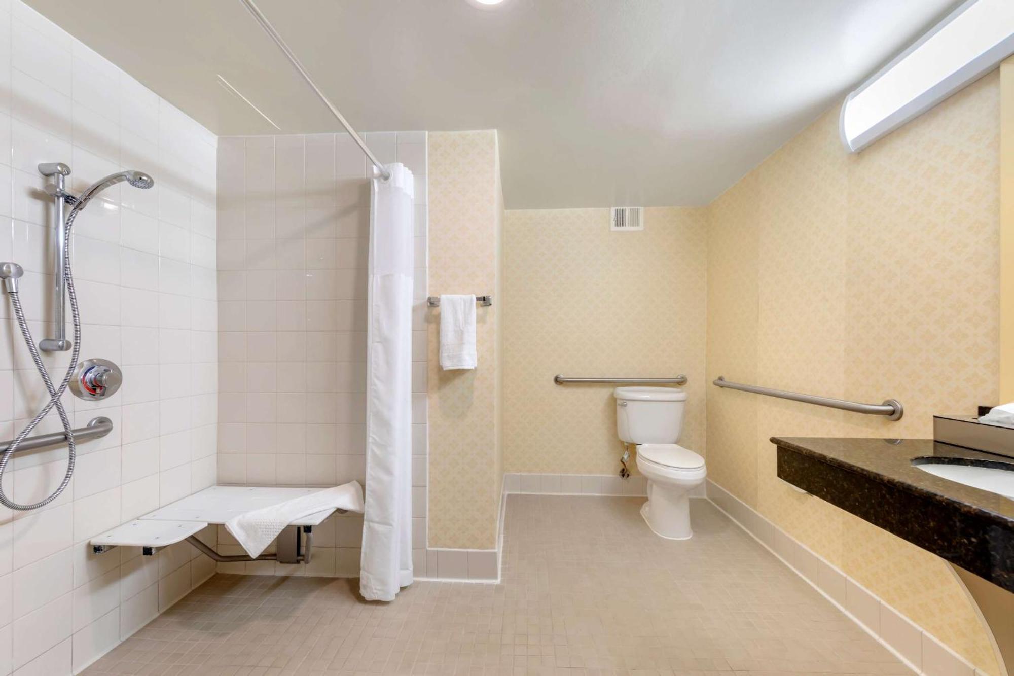 Accessible Room 2 Double Beds Roll Shower Non-Smoking
