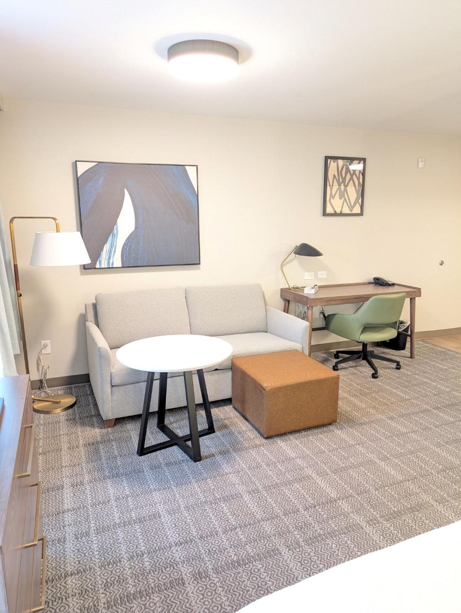 One-Bedroom Queen Suite