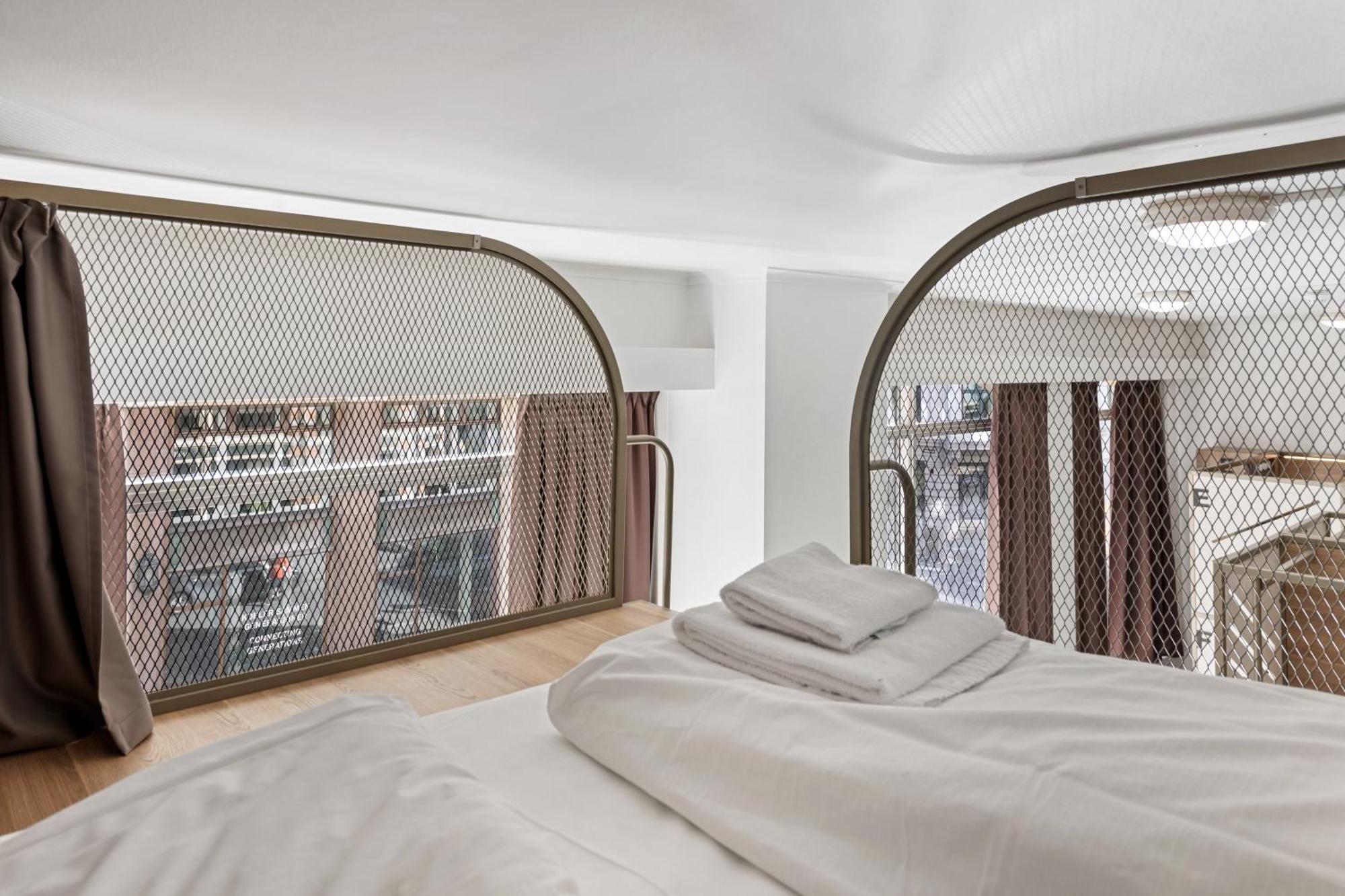 Single Bed 12-Bed Mixed Dormitory Room