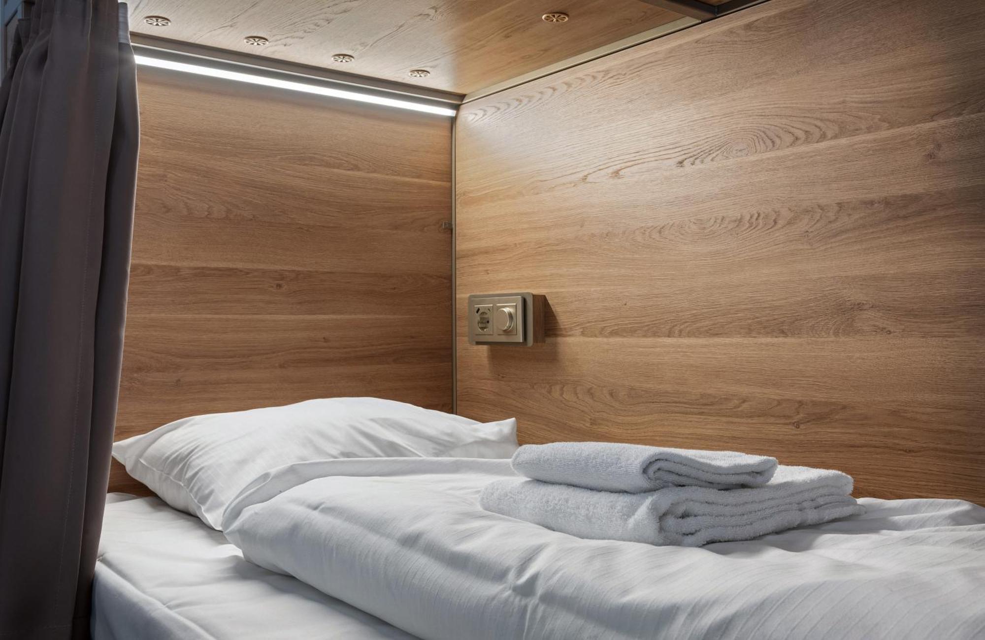 Single Bed 12-Bed Mixed Dormitory Room