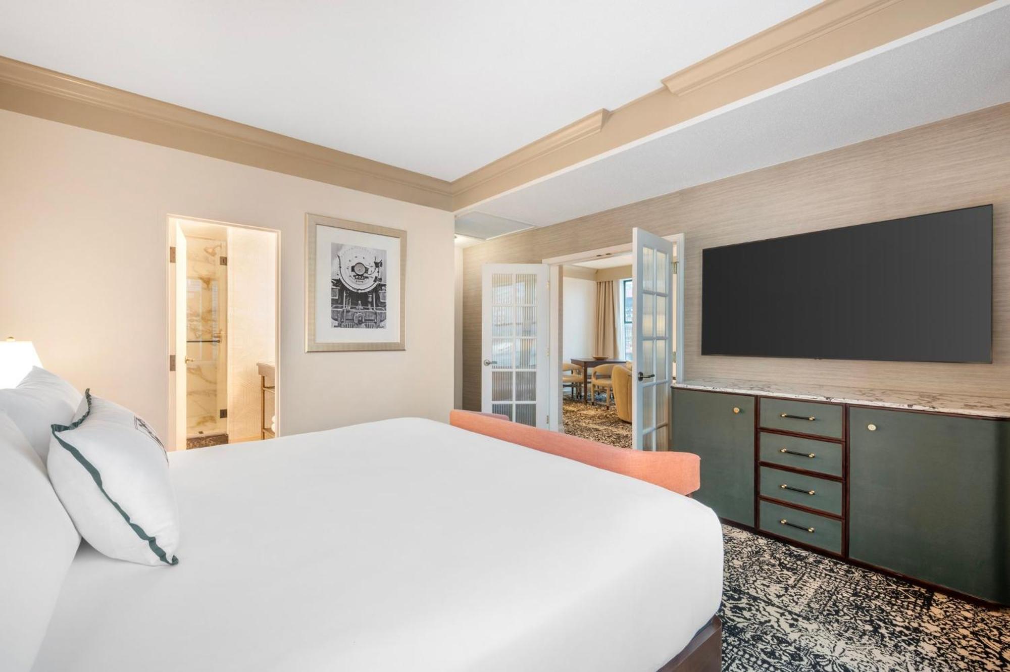 Severin Suite 1 King Bed