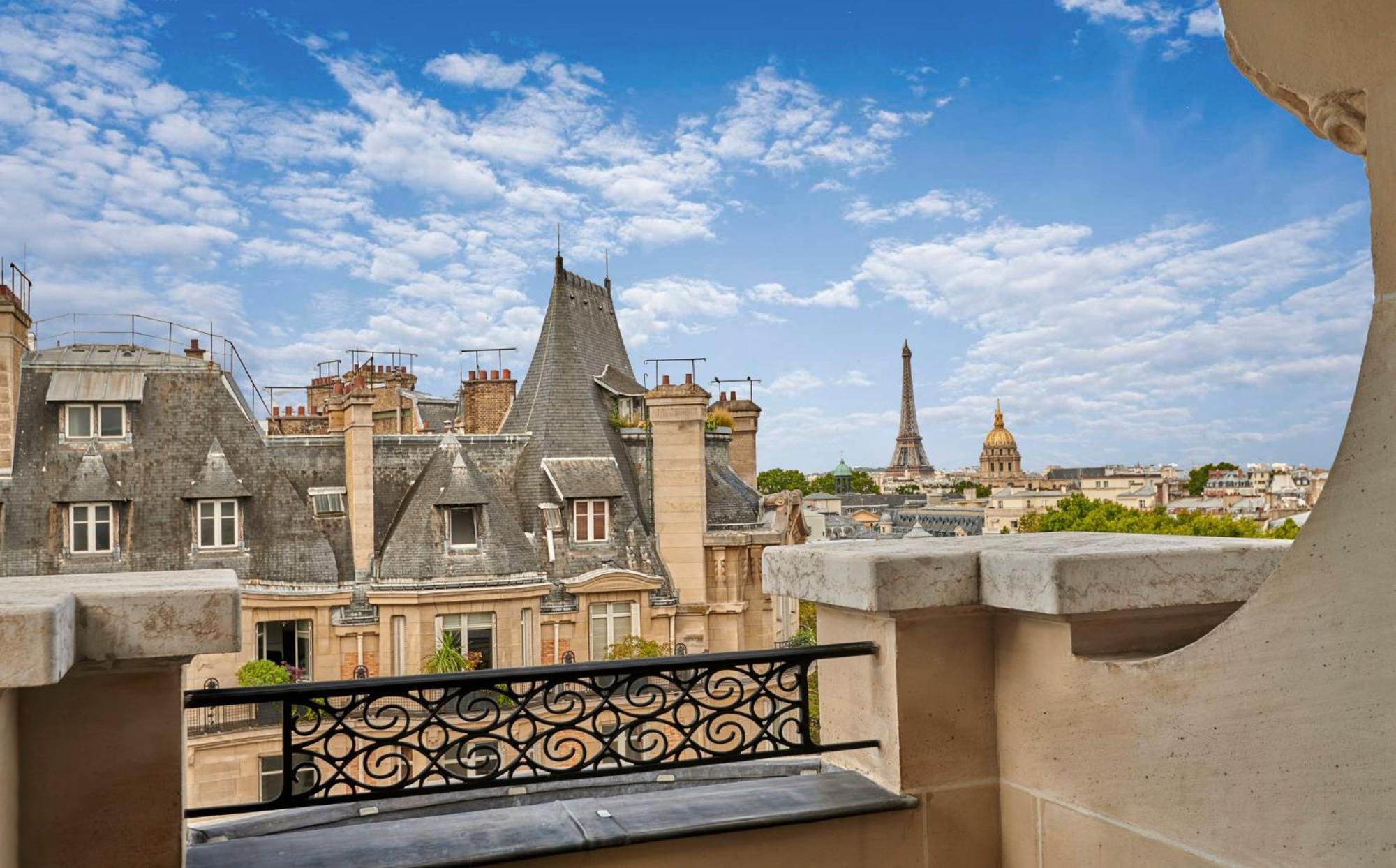 Eiffel View Deluxe Balcony Room