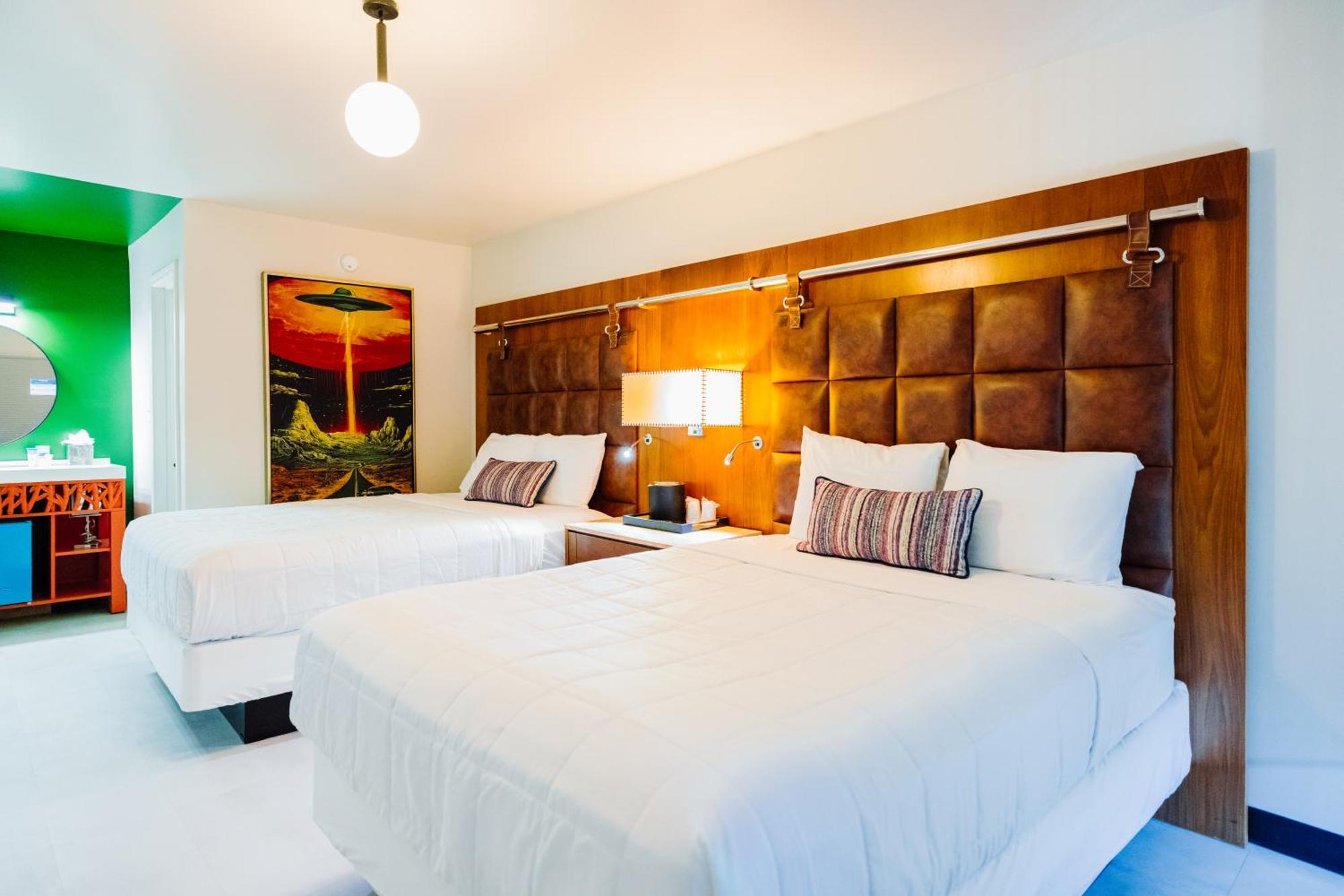 Queen Room Two Queen Beds Courtyard View