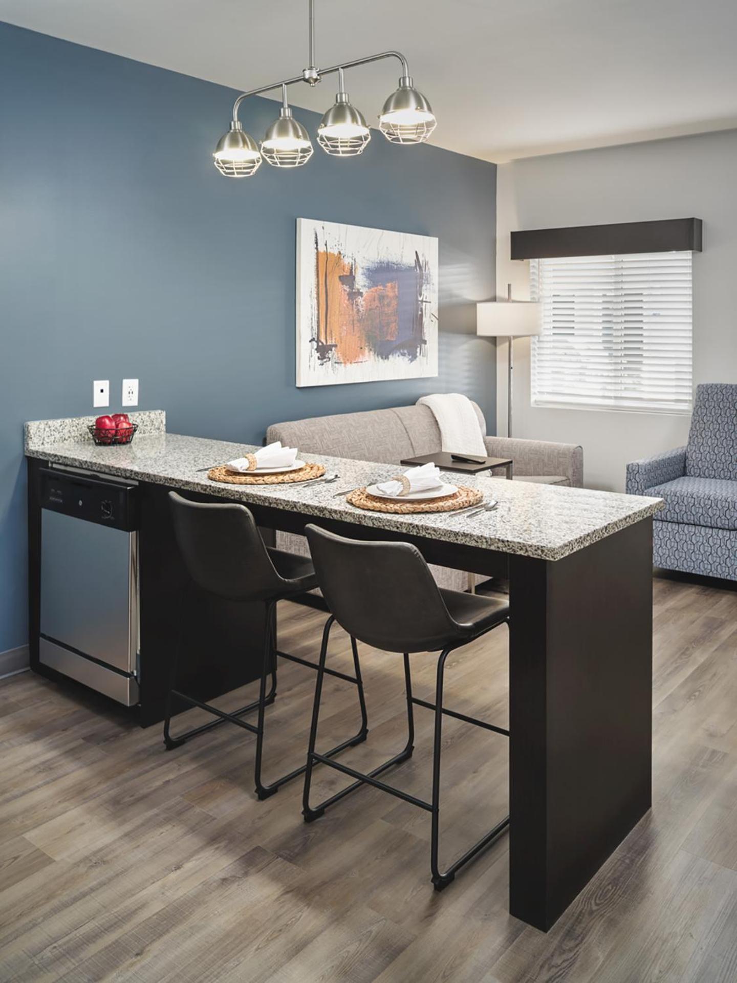 Deluxe Queen Suite
