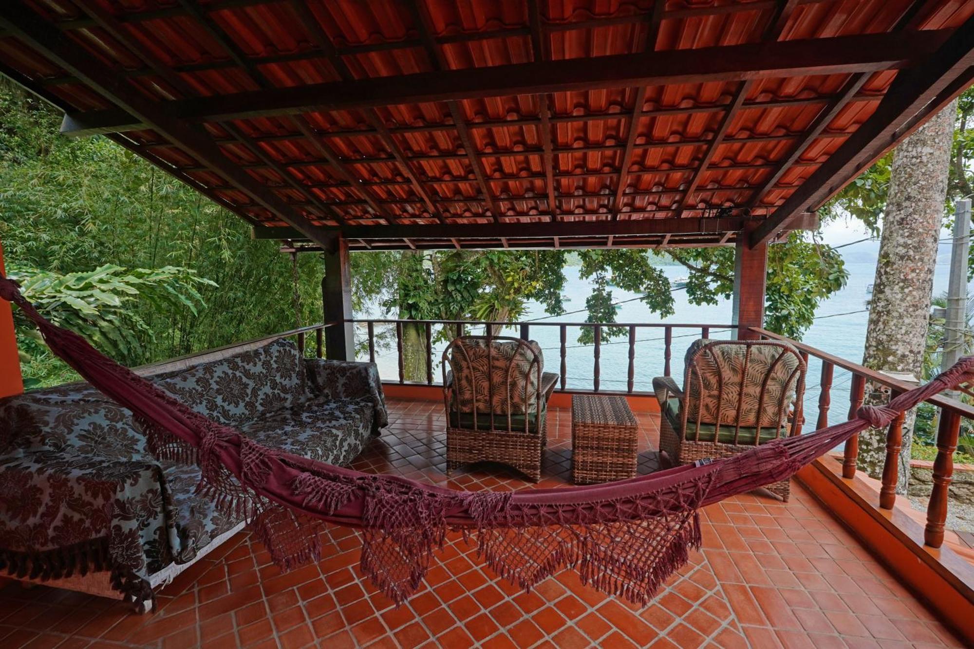 Quarto Quádruplo com Vista do Mar.