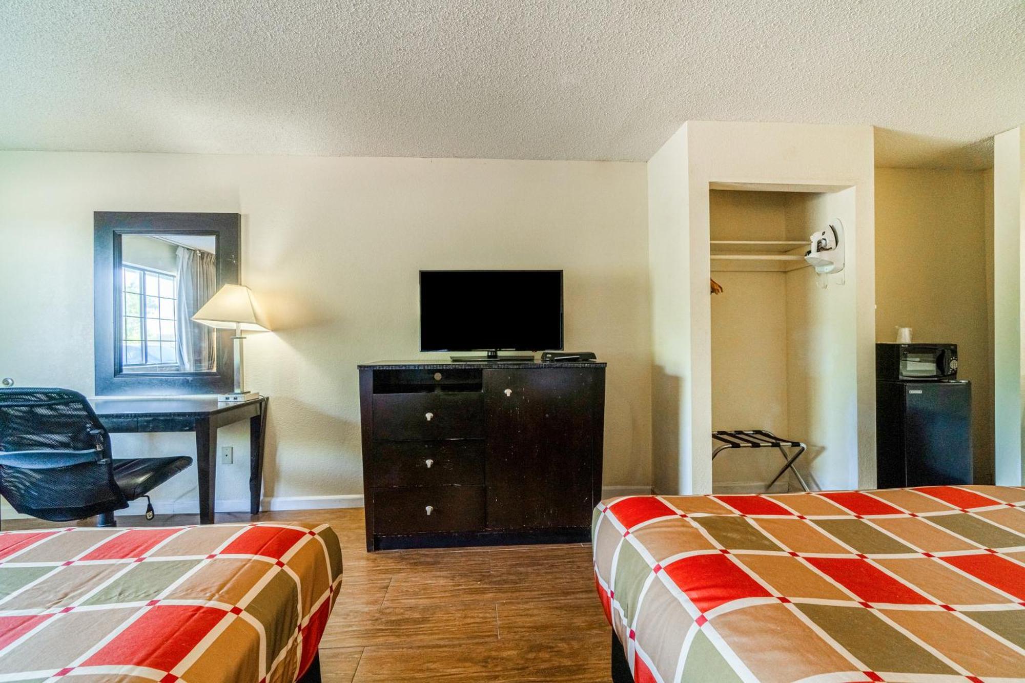 2 Queen Beds Non-Smoking