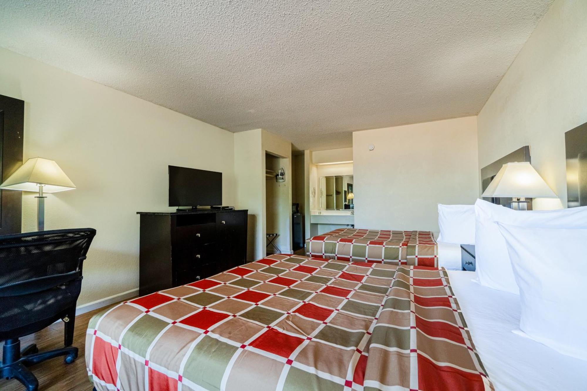 2 Queen Beds Non-Smoking