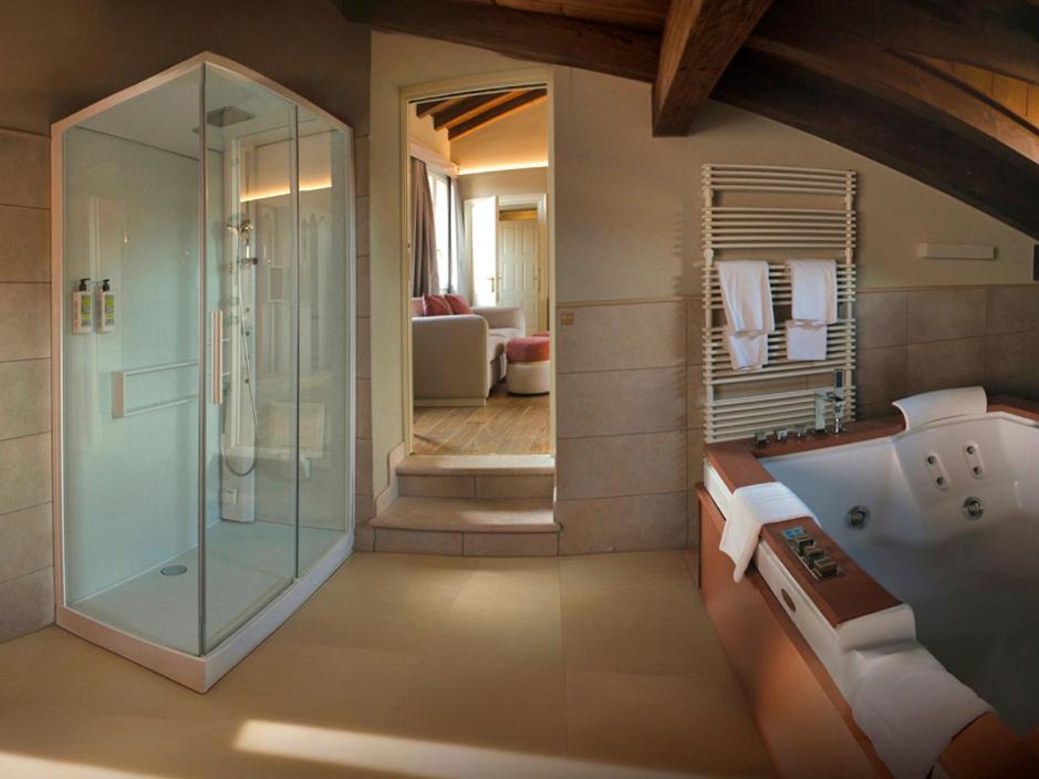 Superior Suite Spa Bath