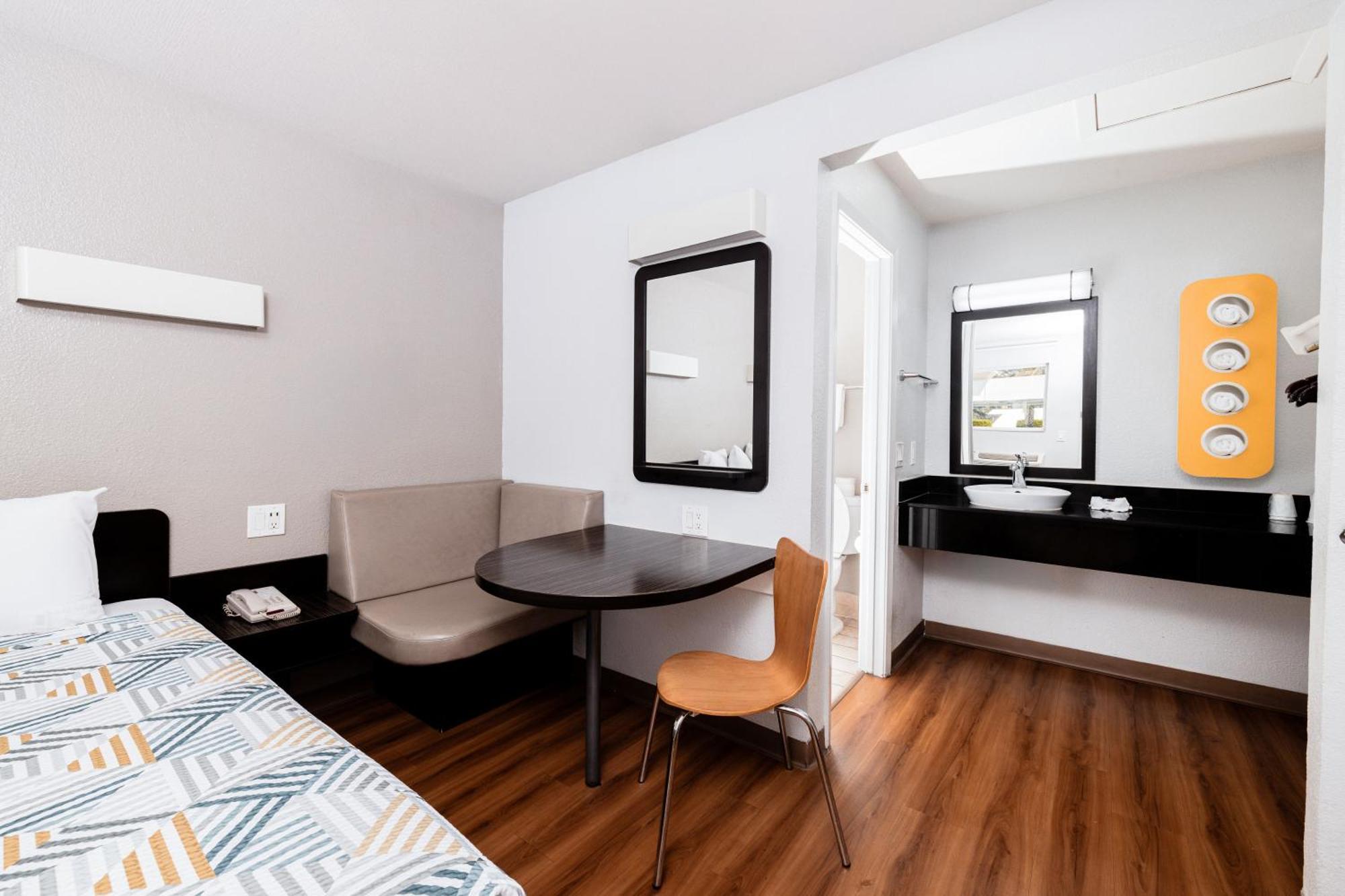 Standard Queen Room