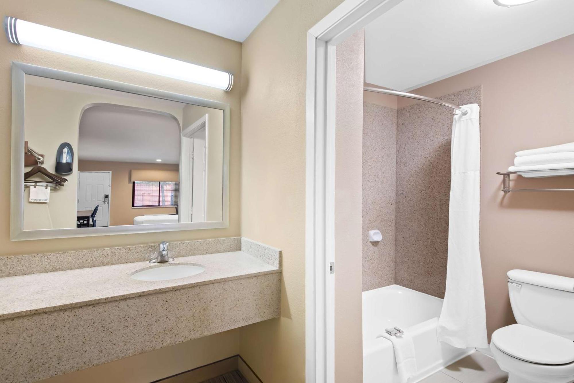 Queen Room with Two Queen Beds - Non Smoking