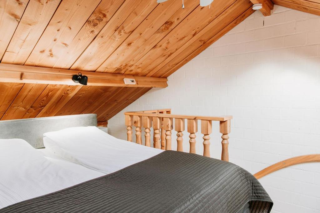 Farm Lodge