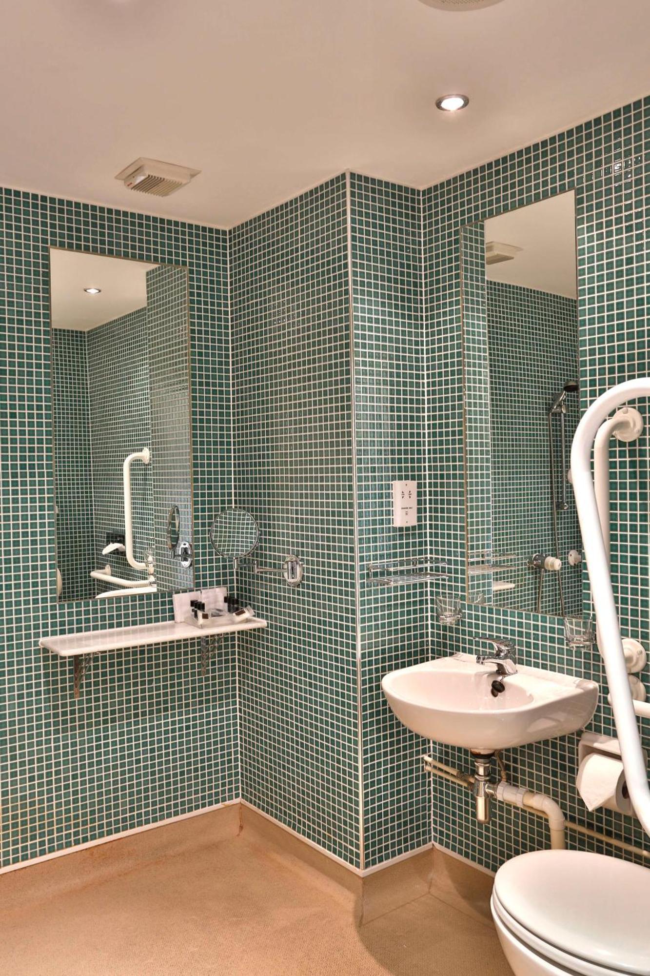 Standard Twin Room Accessible
