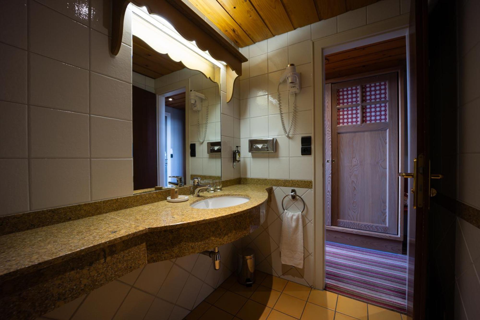 Standard Triple Room,1662981347:JPEG