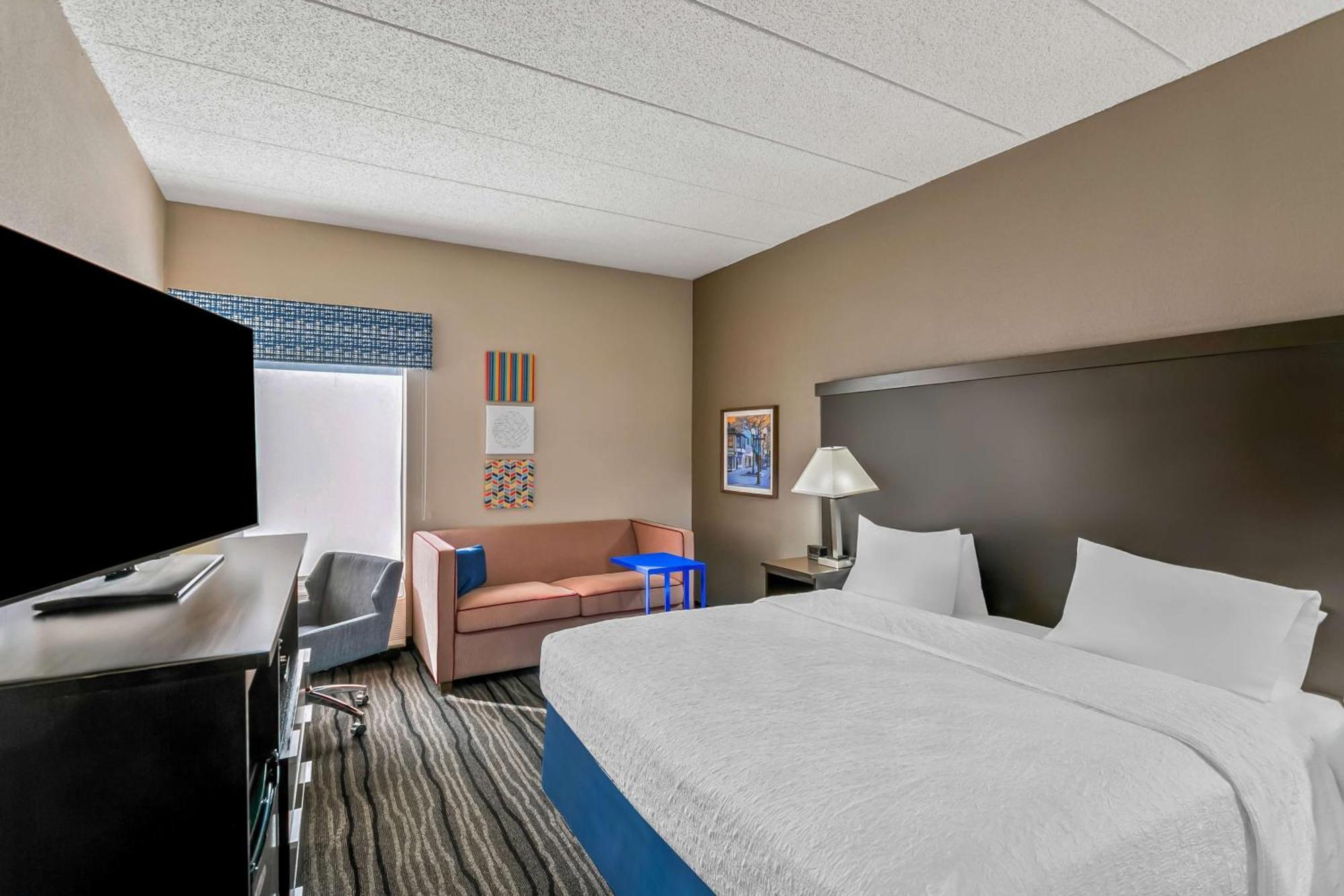 King Room Tub Mobility Access or Non-Smoking