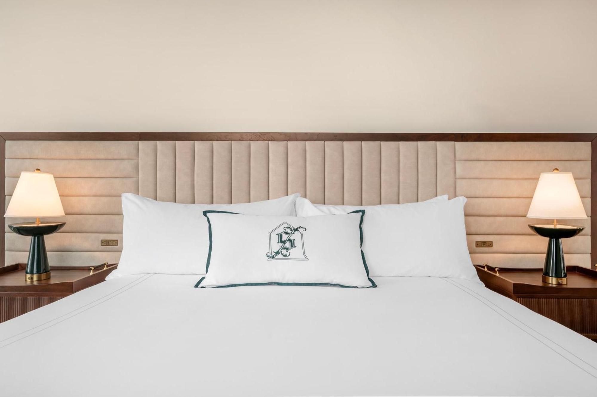 Plaza Suite 1 King Bed