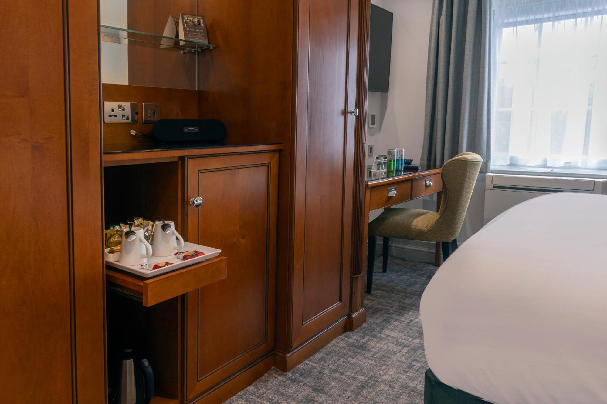 Standard Queen Room