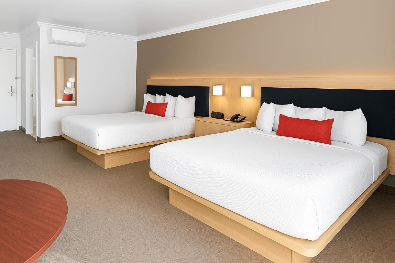 2 Queen Beds