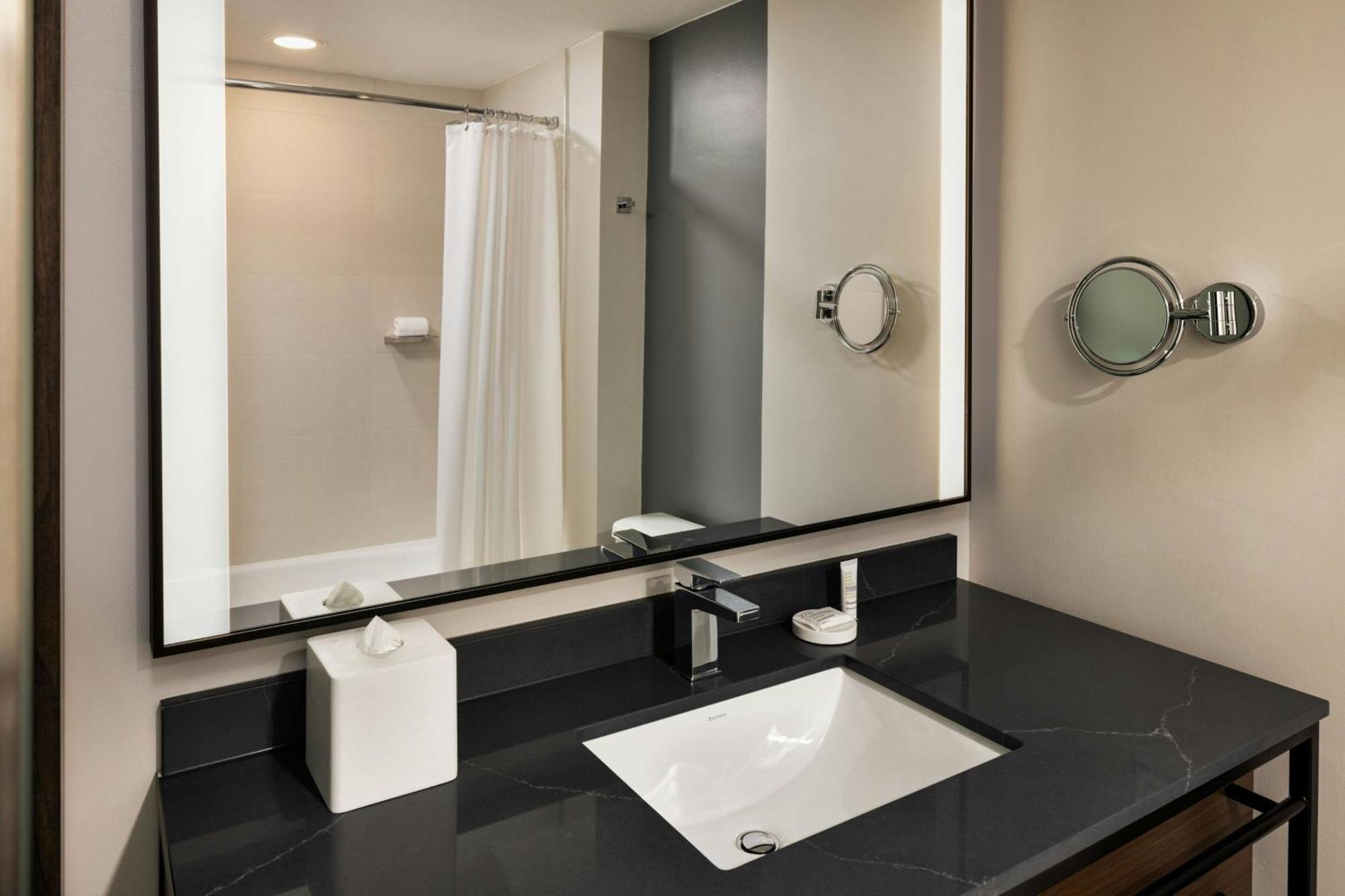 Double Queen Room Two Queen Beds Waterview