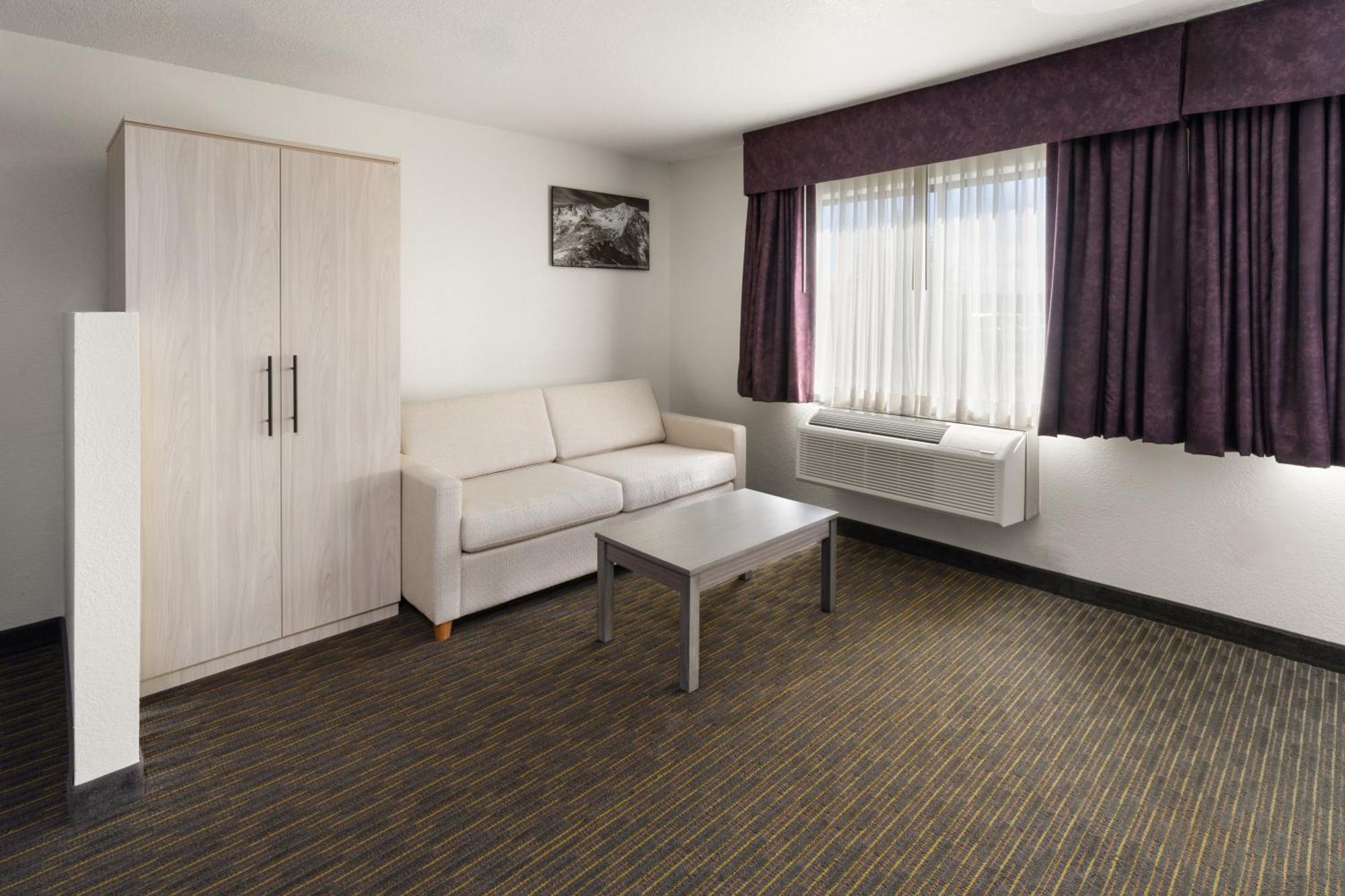 Queen Room Three Queen Beds Non-Smoking