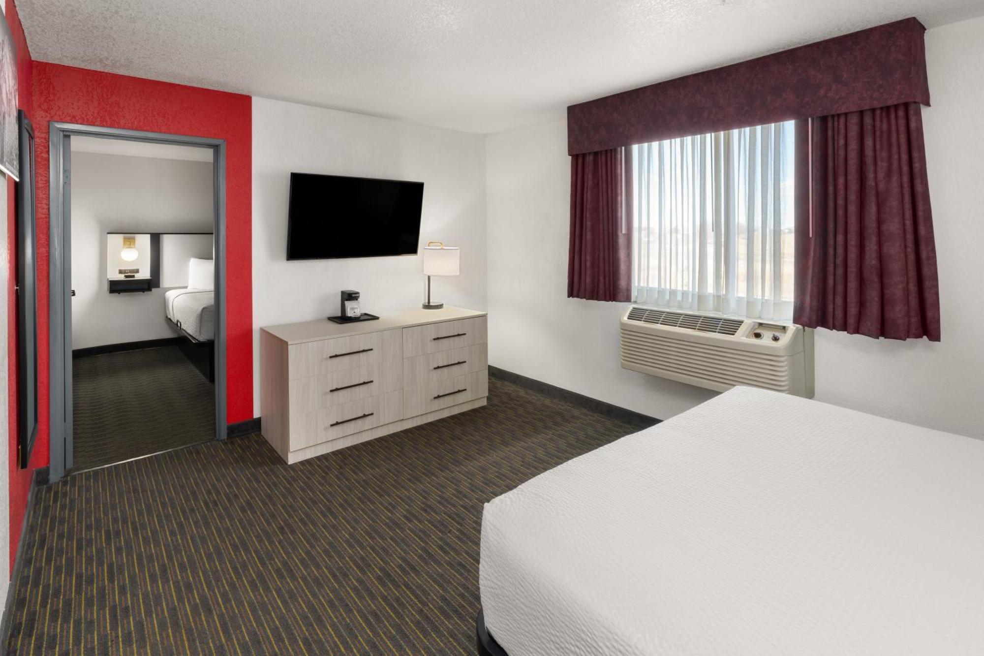 2 Queen Bed One-Bedroom Suite Non-Smoking