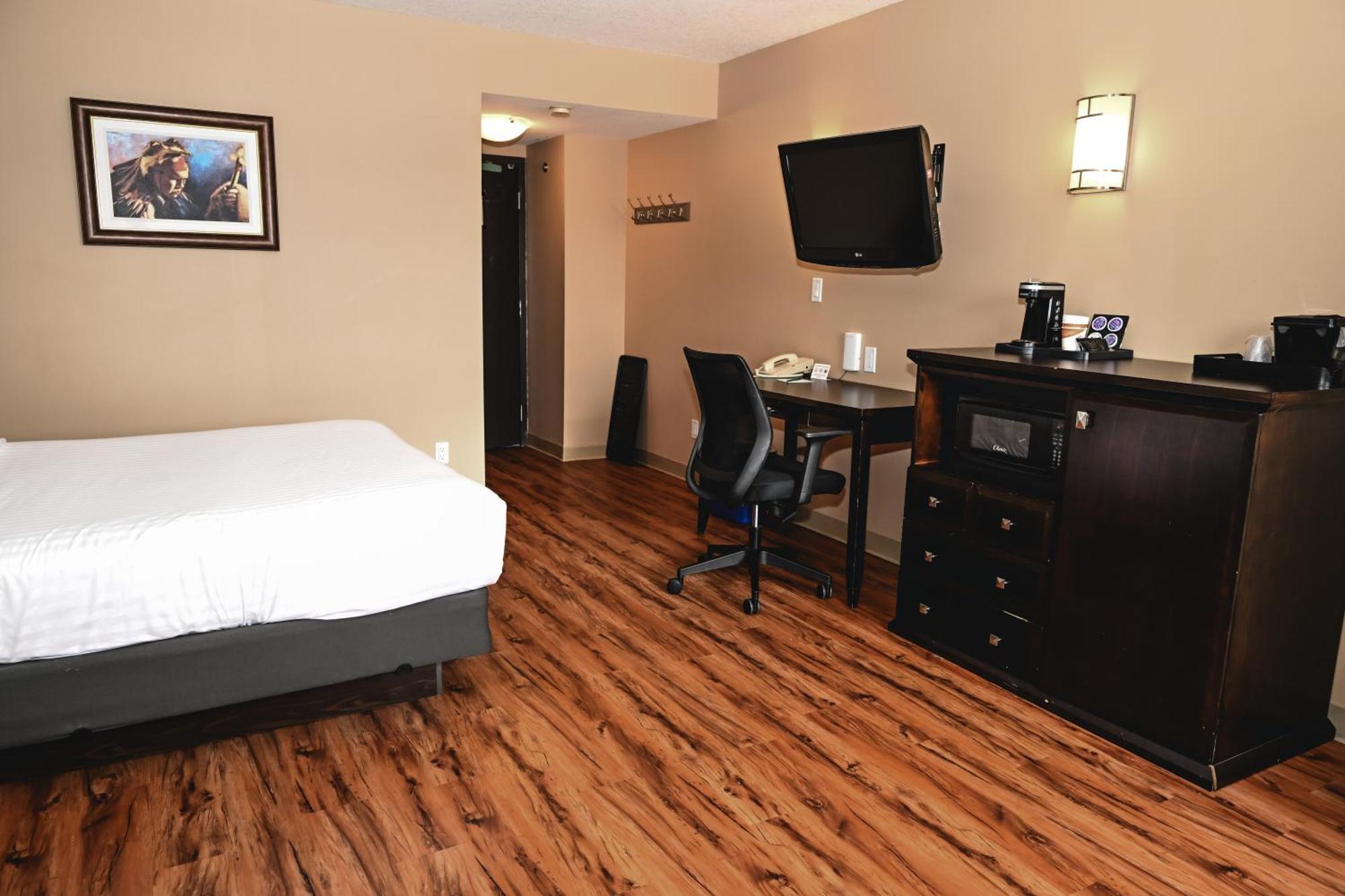 Family Suite Two Queen Beds Sofa bed Non Smoking