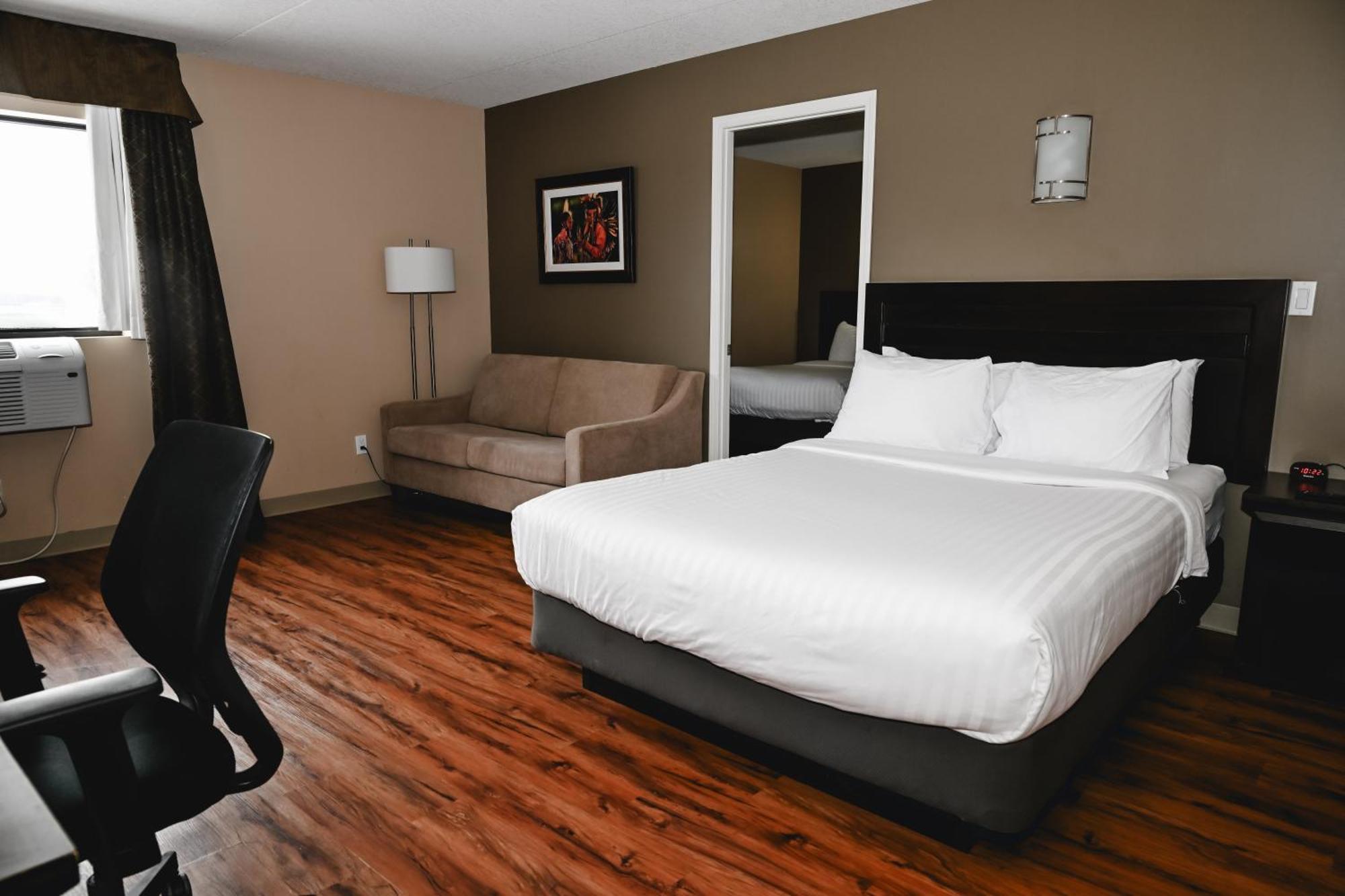 Family Suite Two Queen Beds Sofa bed Non Smoking