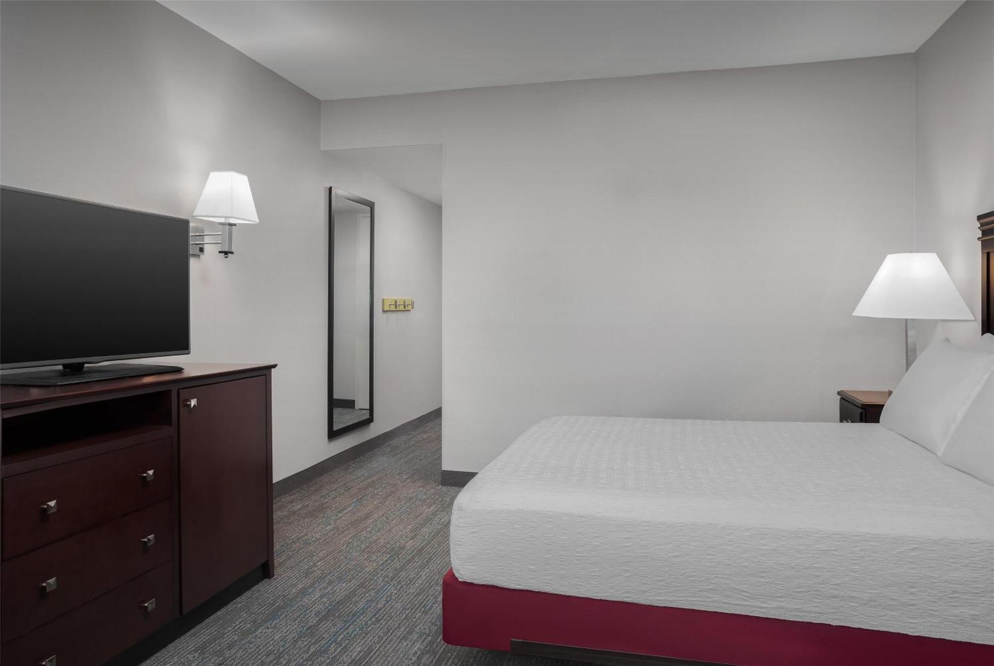King Room Accessible Tub Mobility Hearing Access or Non-Smoking