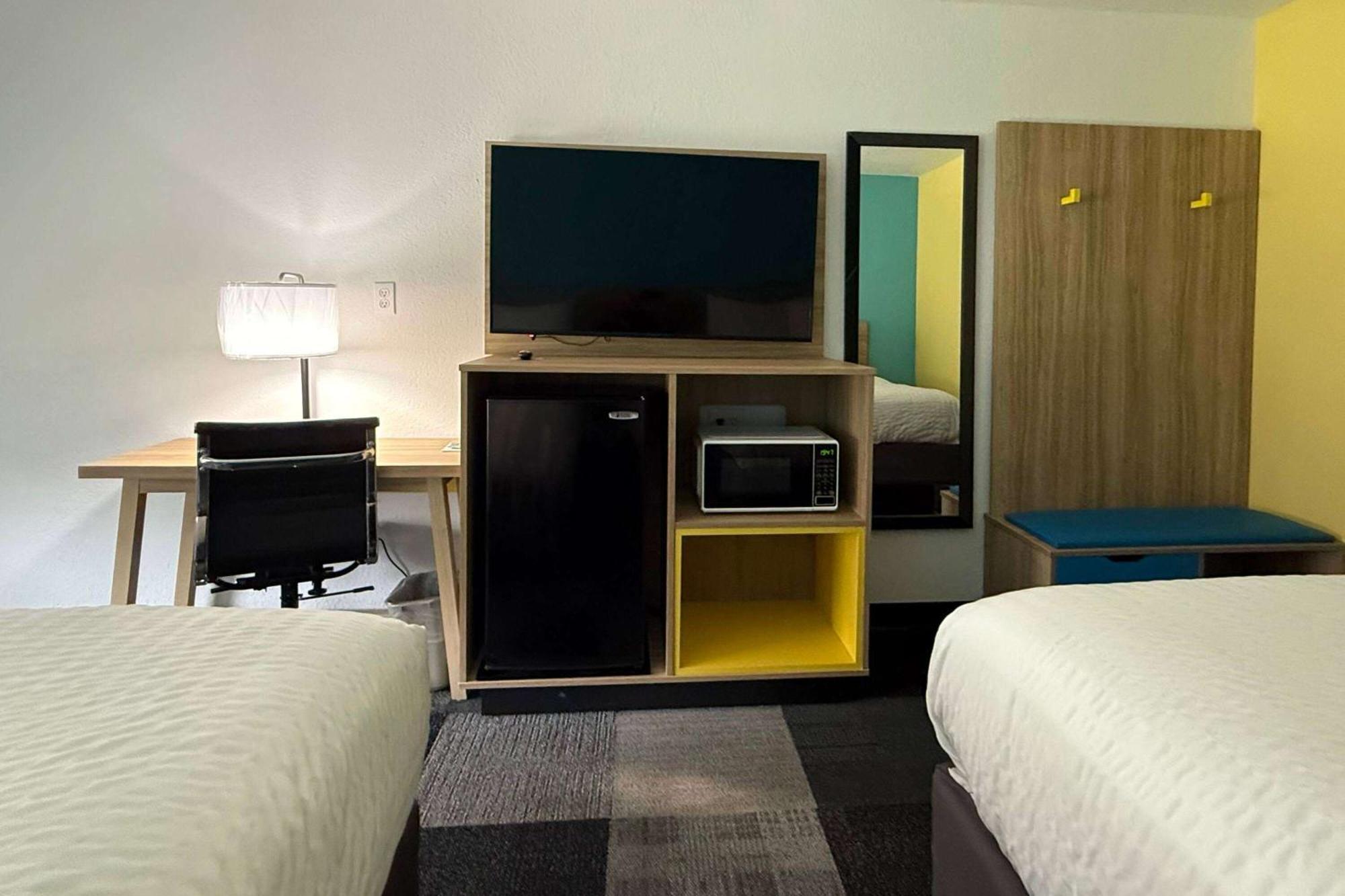 Queen Room Two Queen Beds Non-Smoking