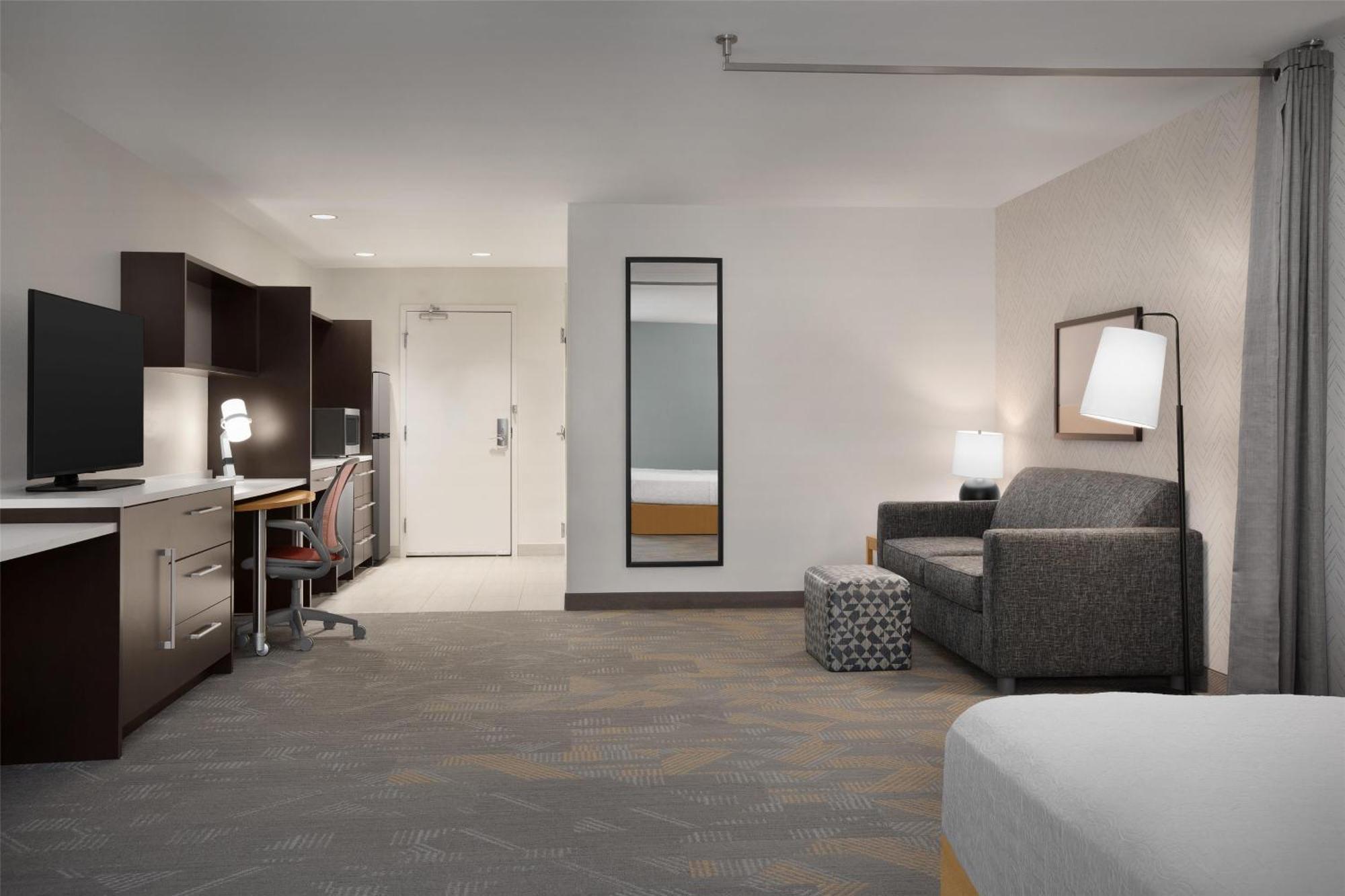 King Studio Suite Mobility Access or Non-Smoking