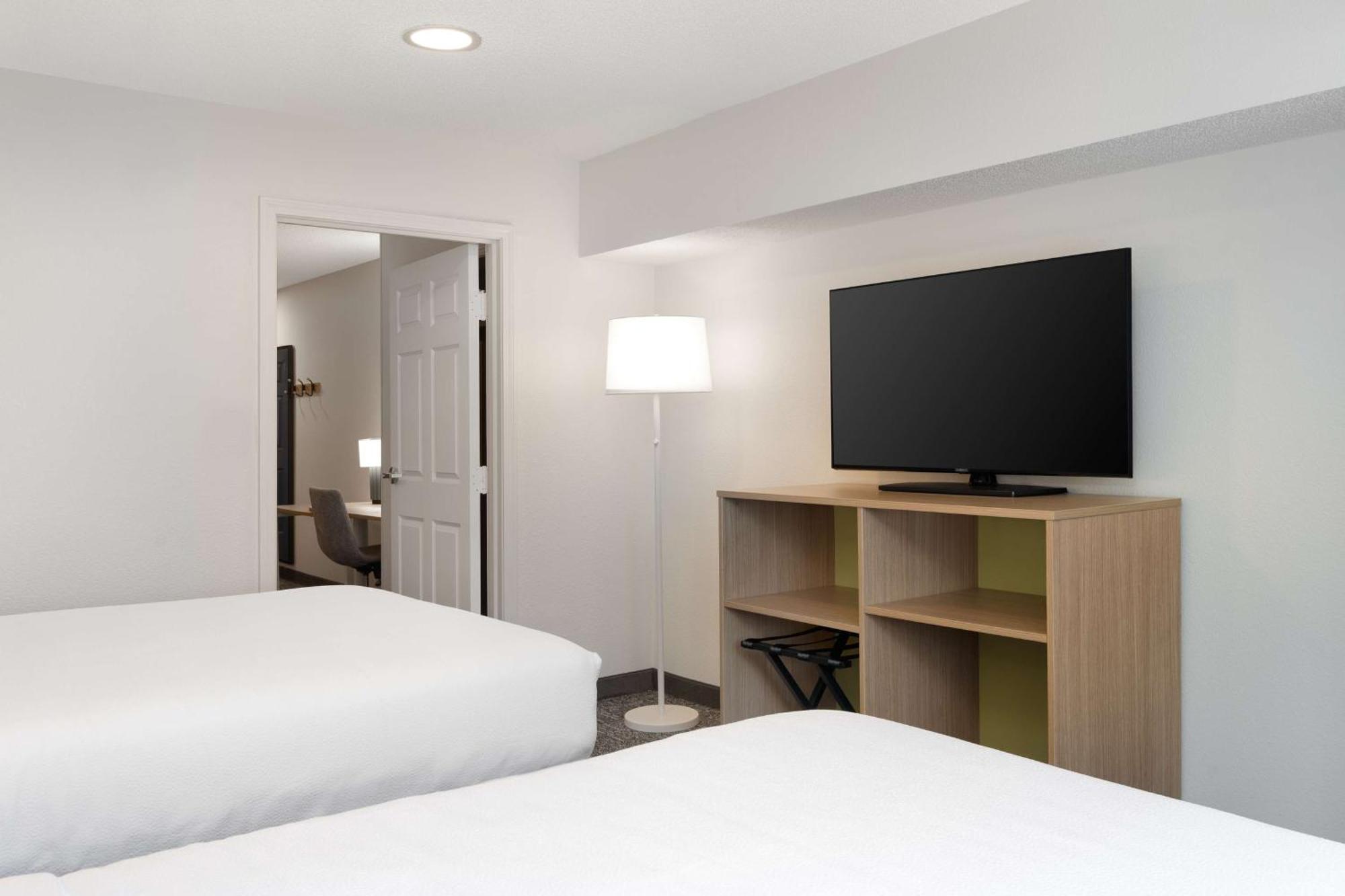 Queen Suite Two Queen Beds