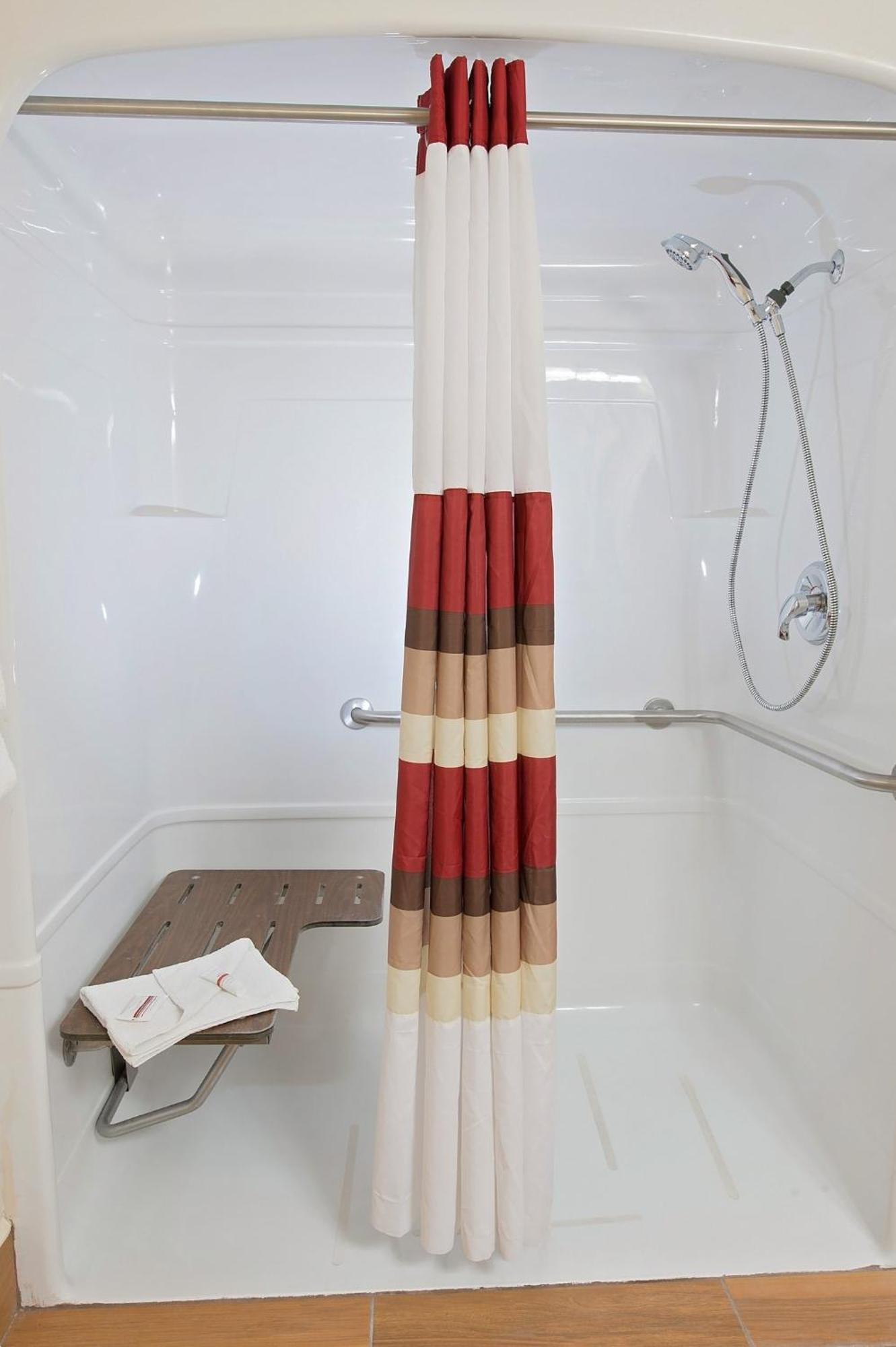 Deluxe King Room Disability Access Roll-ln Shower Non-Smoking