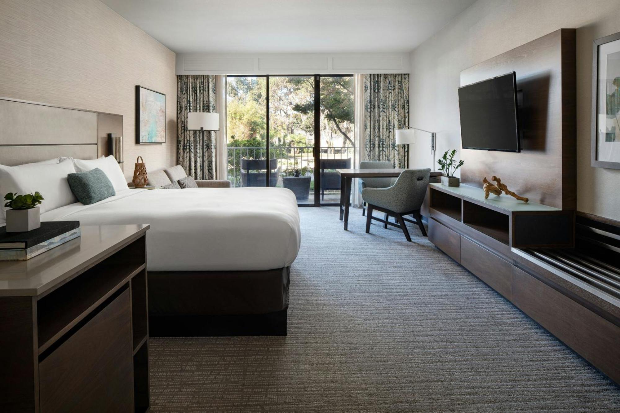 Guest room 1 King Sofa bed Resort view