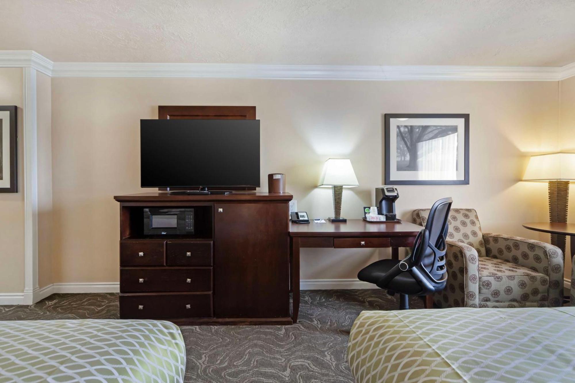 Queen Room Two Queen Beds Pet Friendly or Non-Smoking or Exterior Access