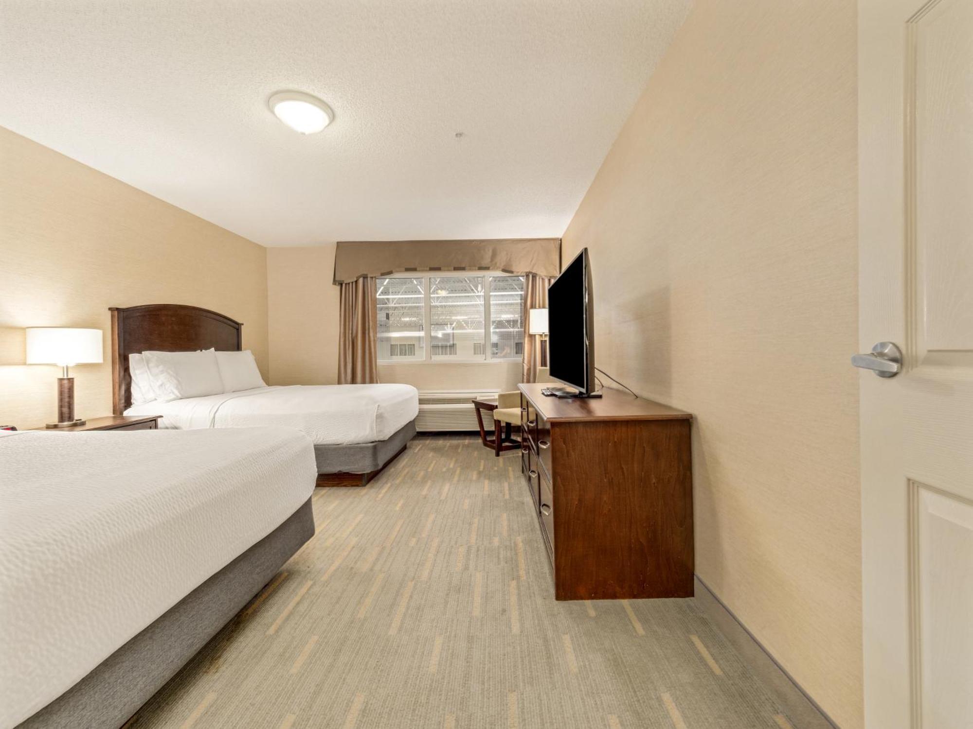 One-Bedroom Suite with Three Queen and One Sofa Bed - Pool View