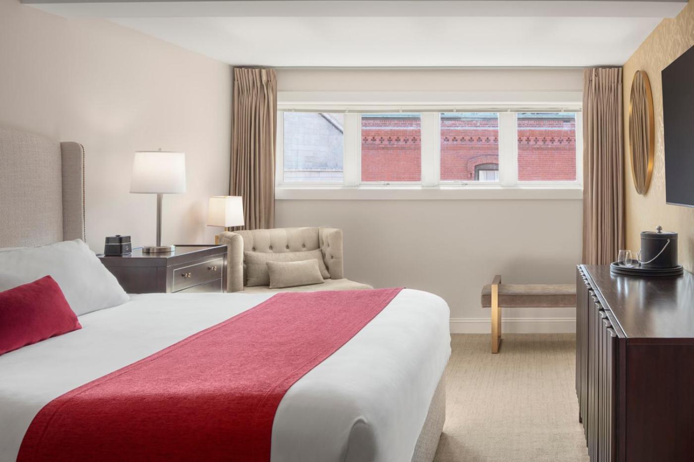 Deluxe King Room