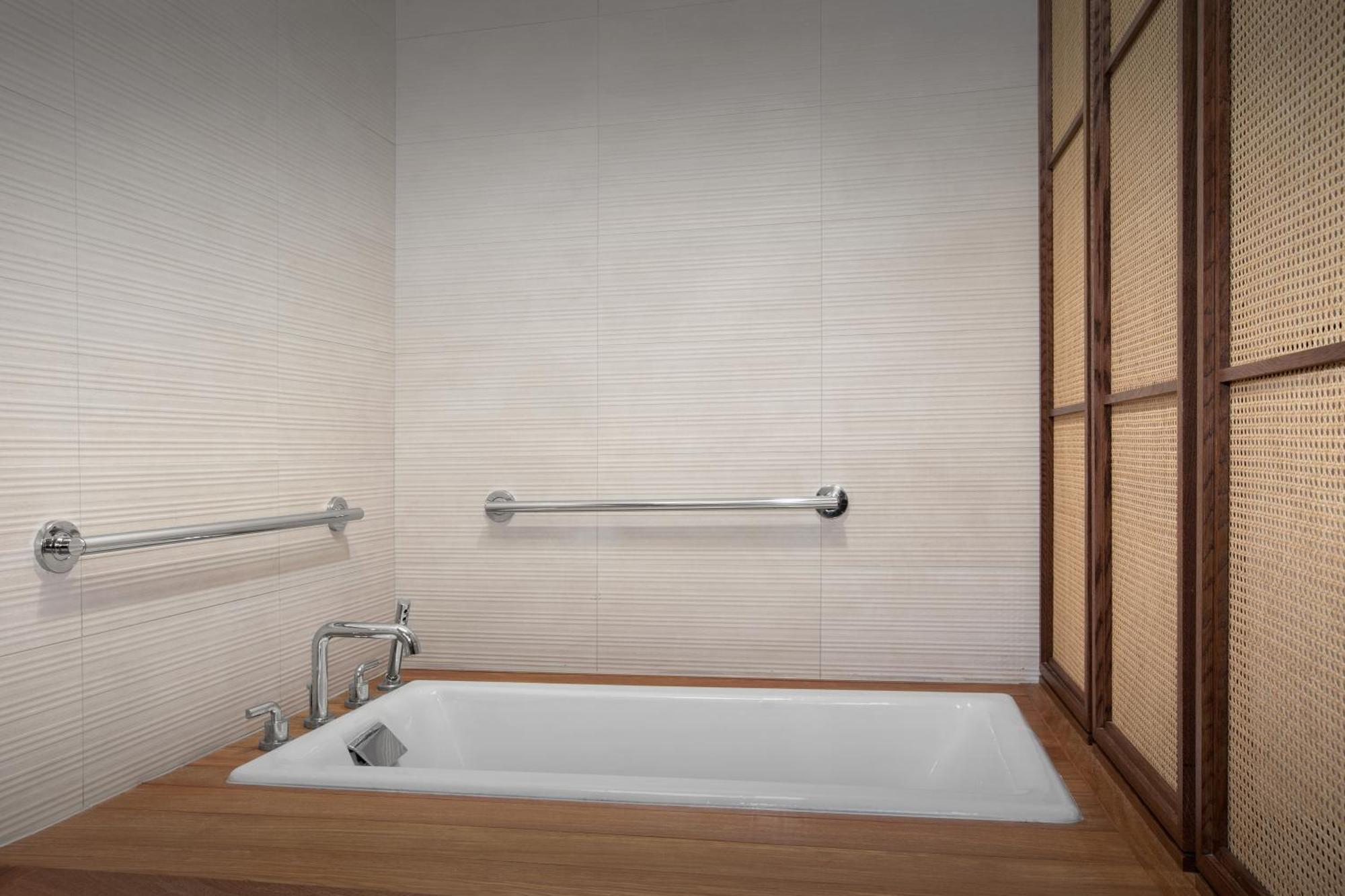King Room Jetted Tub