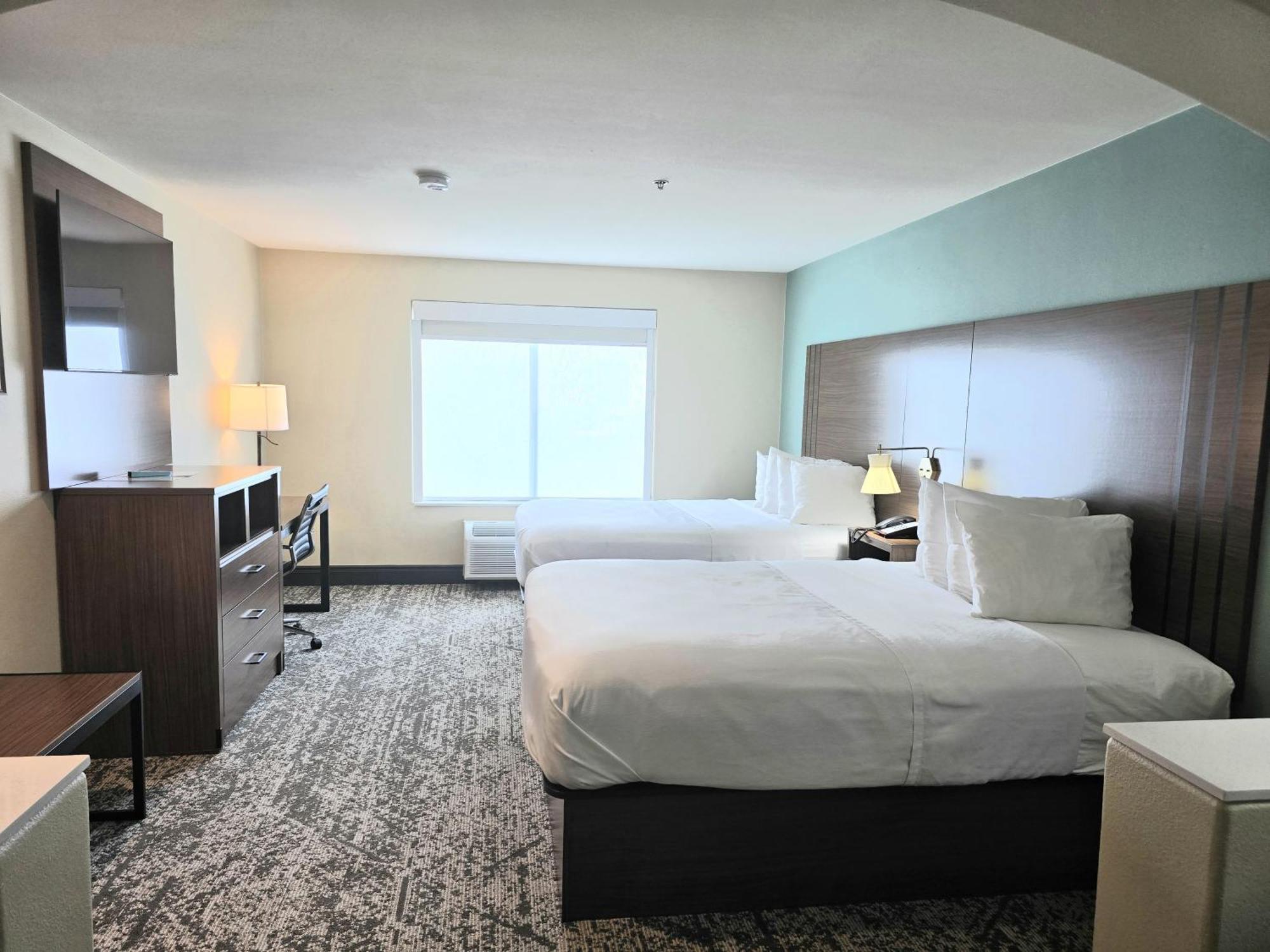 Suite Two Queen Beds Non-Smoking