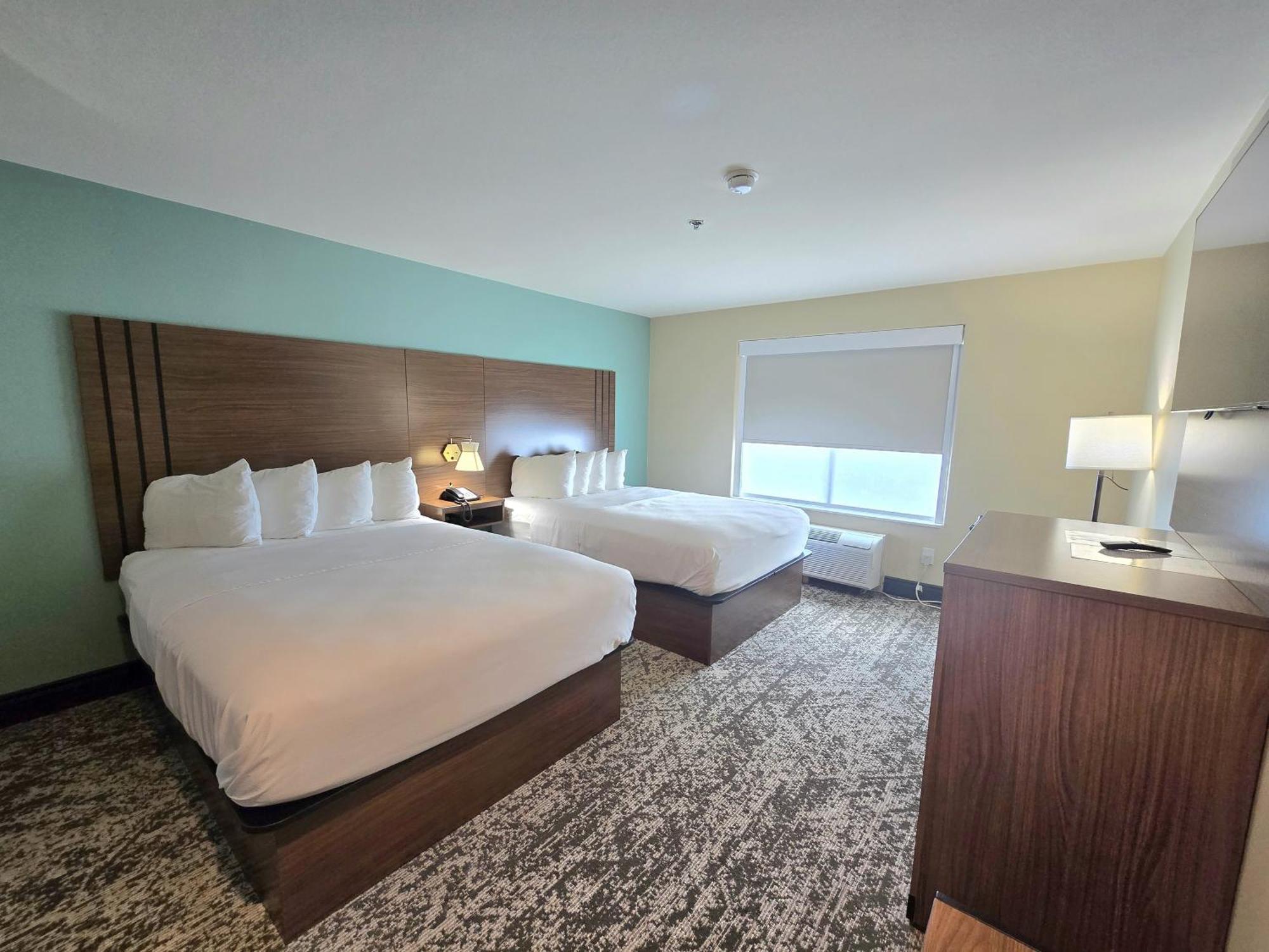Suite Two Queen Beds Non-Smoking