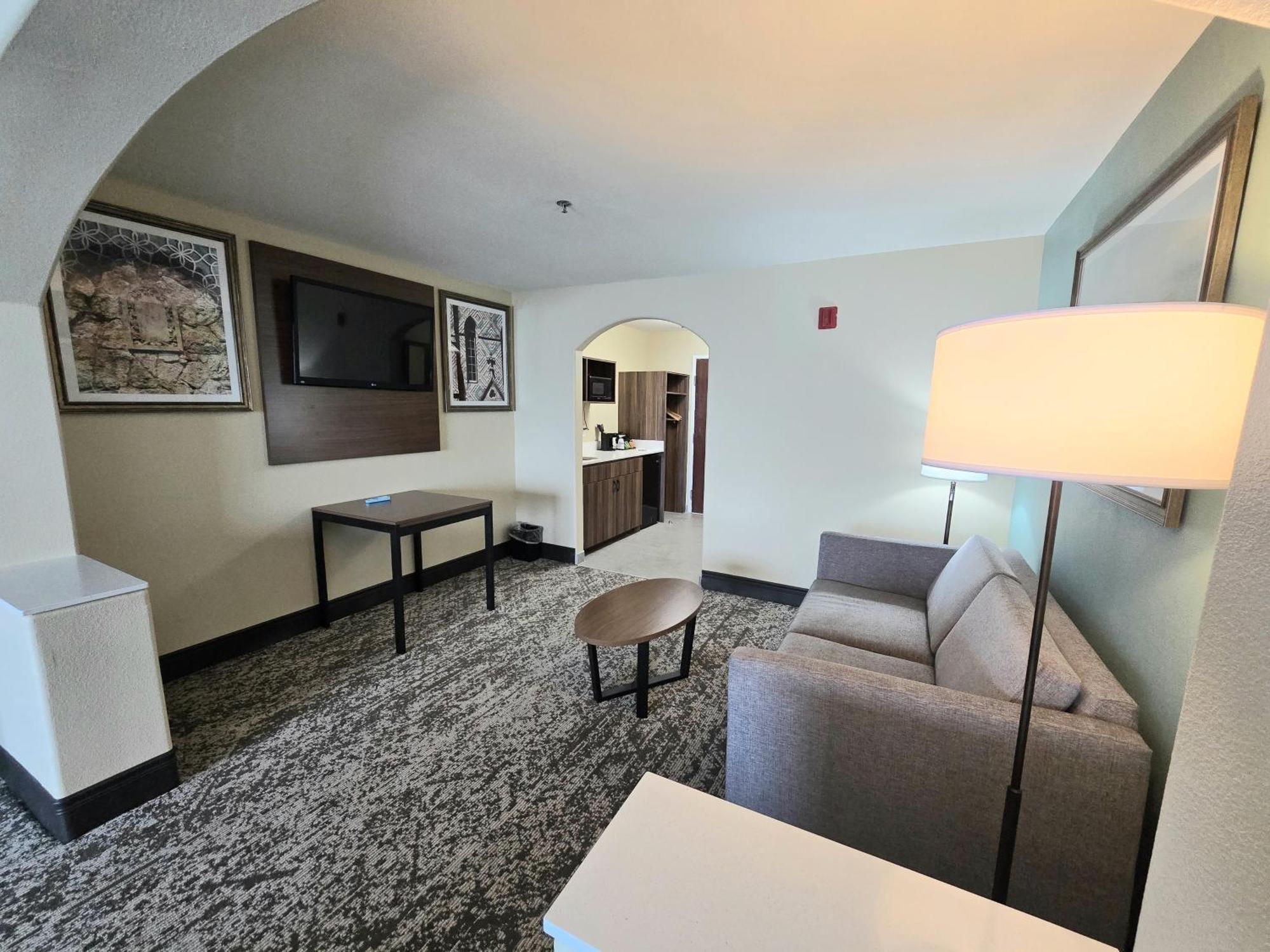 Suite Two Queen Beds Non-Smoking