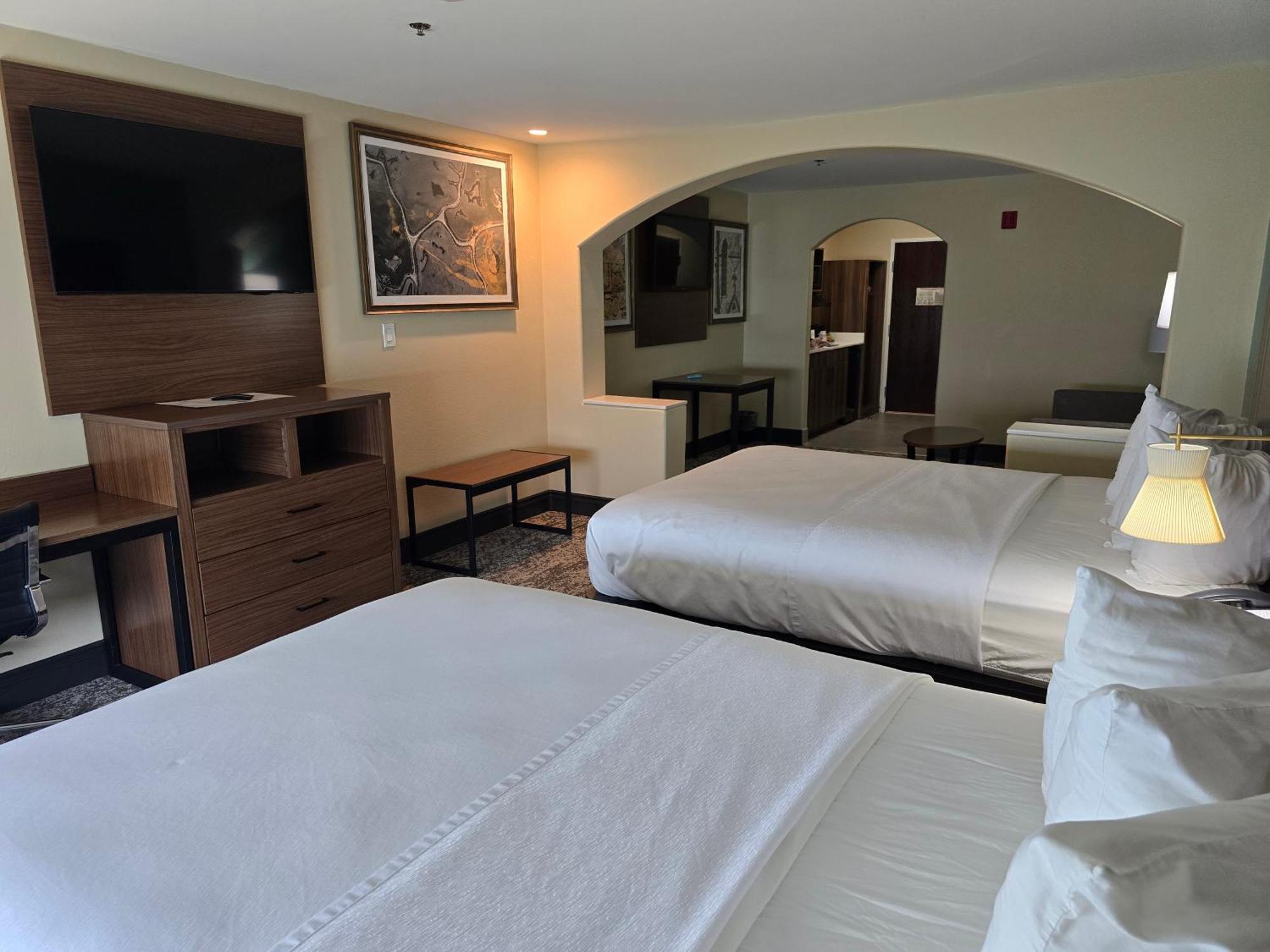 Suite Two Queen Beds Non-Smoking