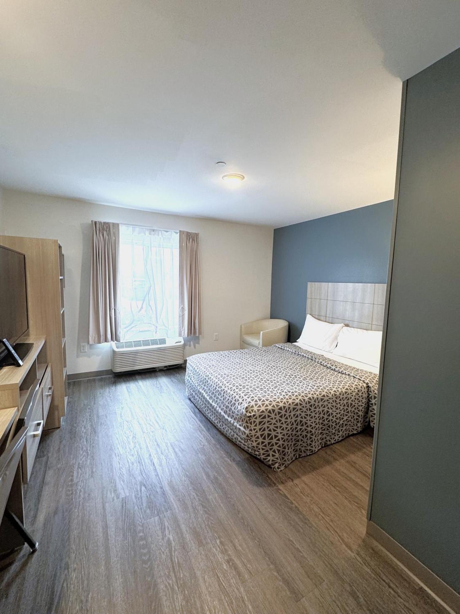 QUEEN SUITE ACCESSIBLE