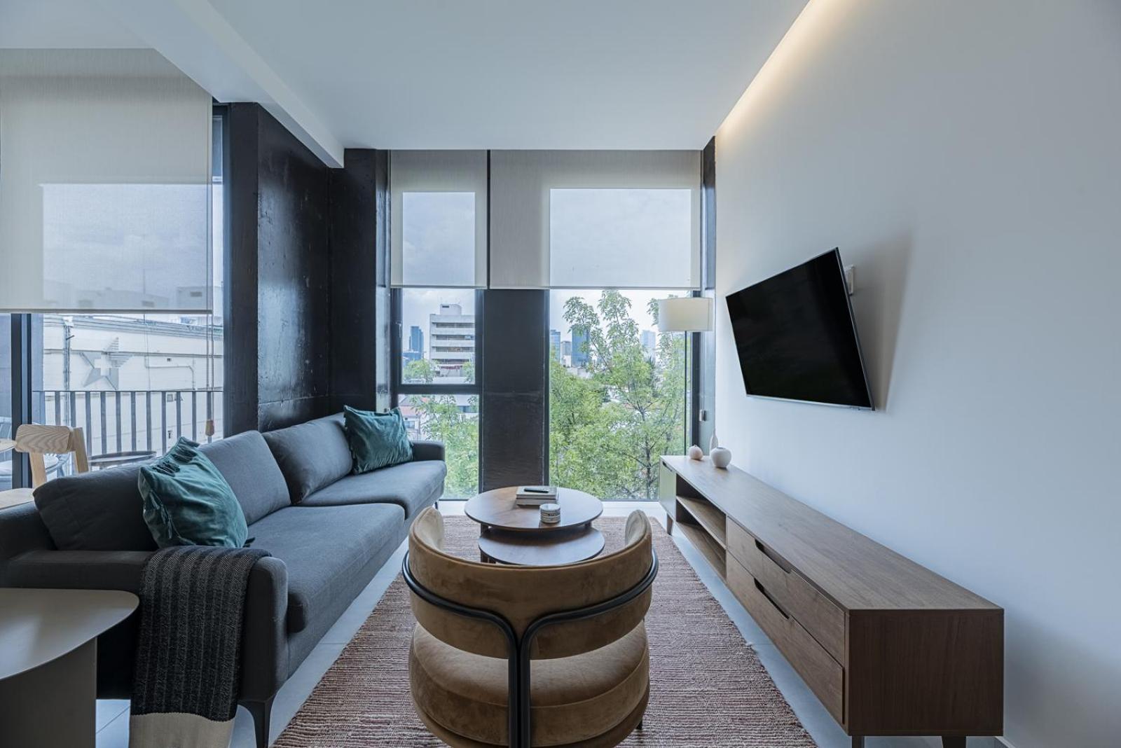Deluxe One-Bedroom Apartment Balcony