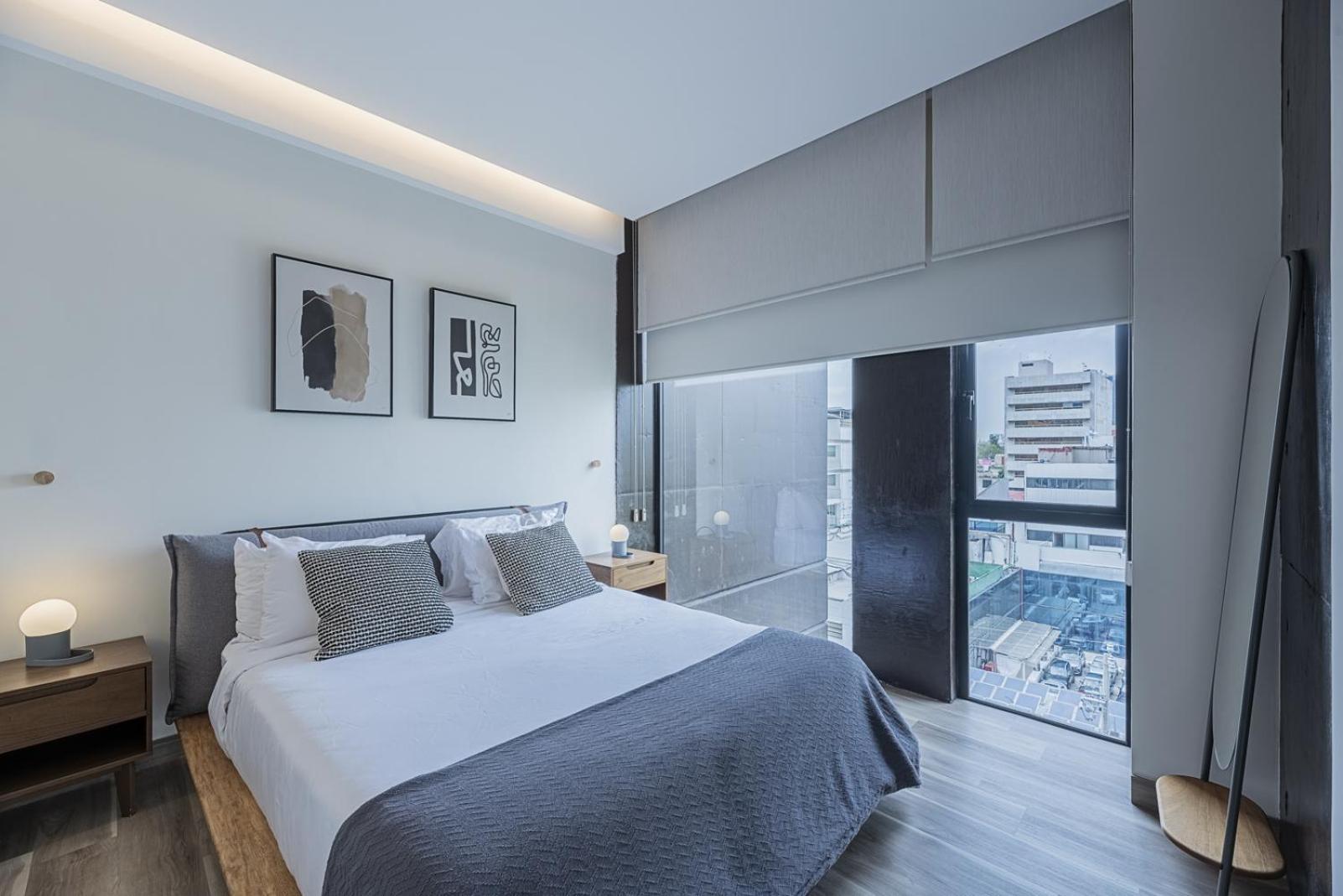 Deluxe One-Bedroom Apartment Balcony