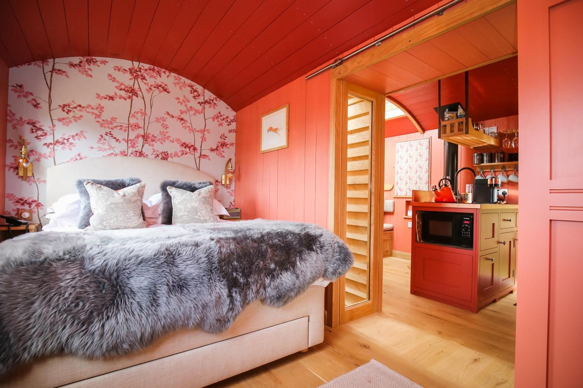 Shepherds Hut Hiki Hot Tub