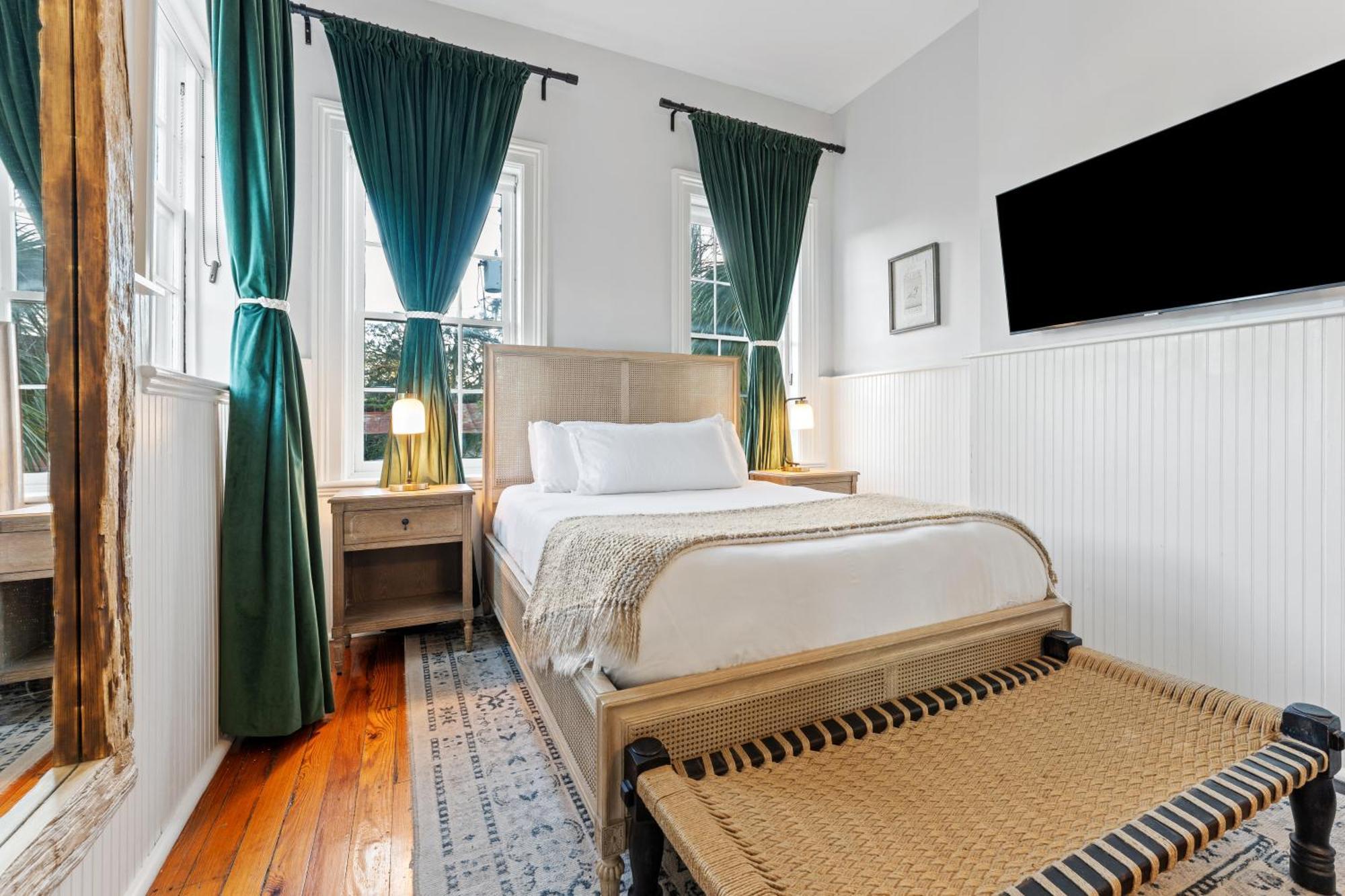 Deluxe Queen Room